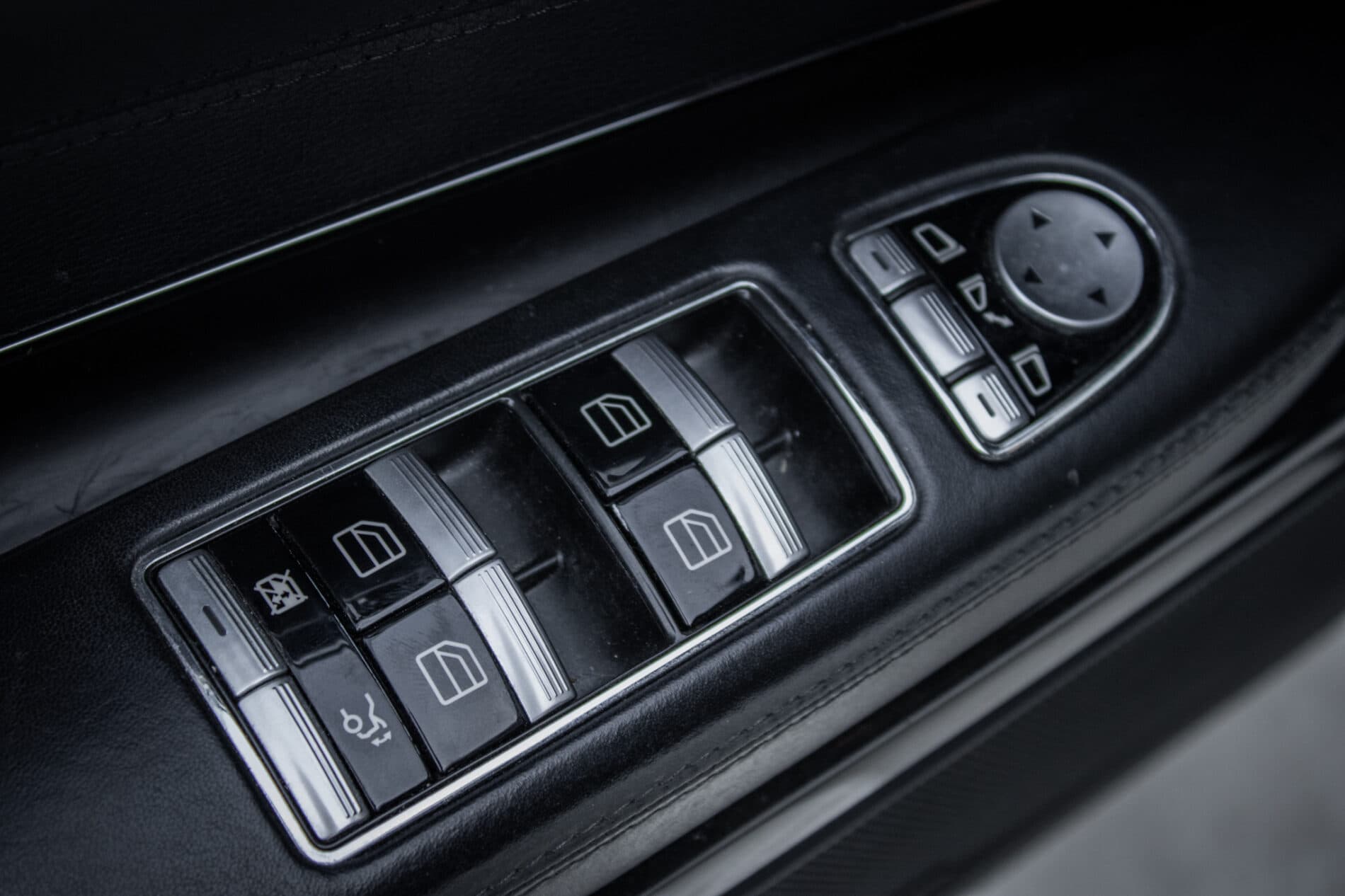 2011 Mercedes-Benz CL 500, bílá kupé, 217 725 km