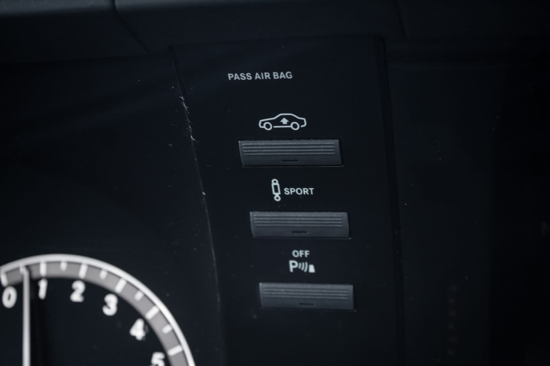 2011 Mercedes-Benz CL 500, bílá kupé, 217 725 km