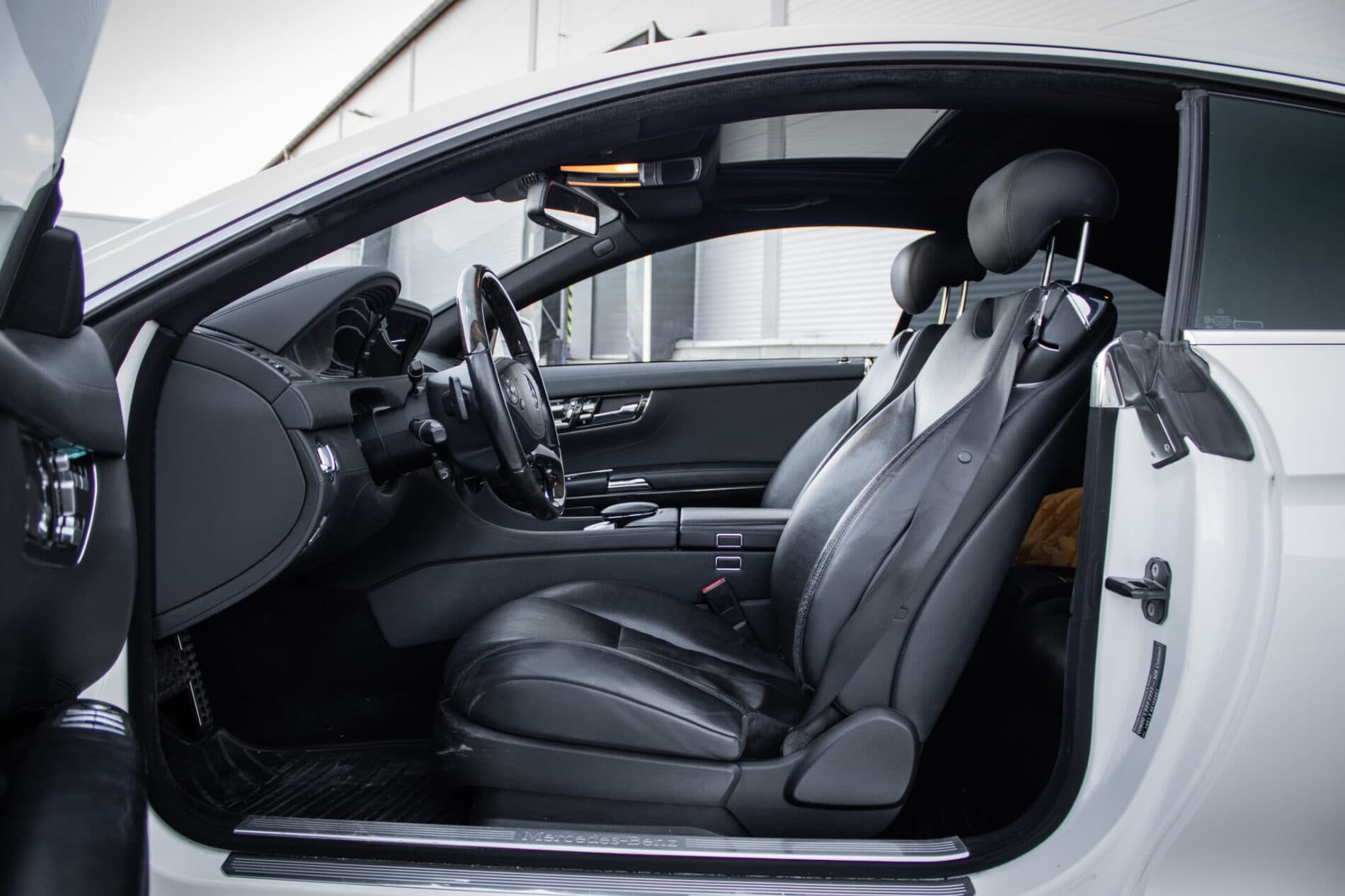 2011 Mercedes-Benz CL 500, bílá kupé, 217 725 km