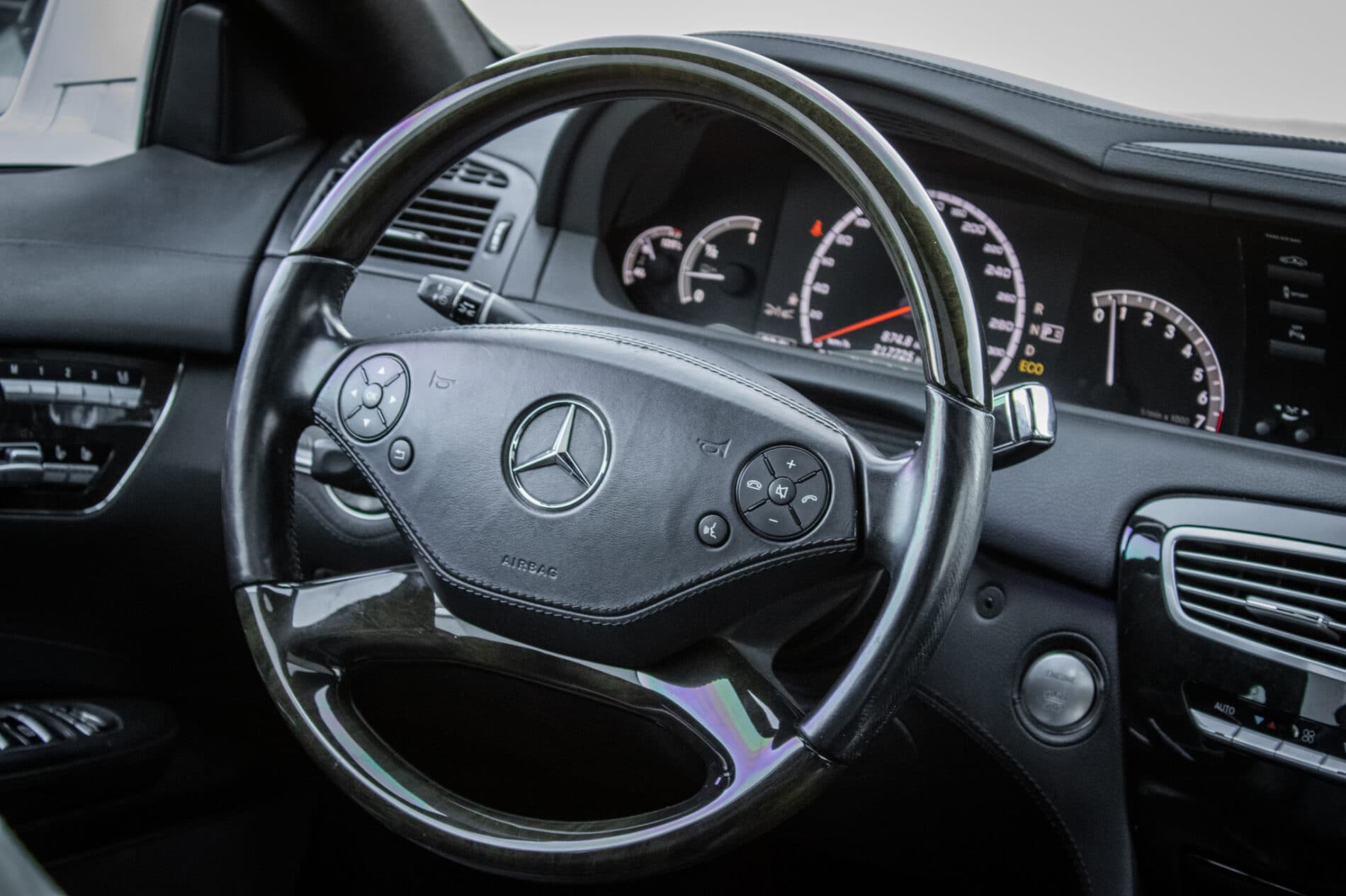 2011 Mercedes-Benz CL 500, bílá kupé, 217 725 km