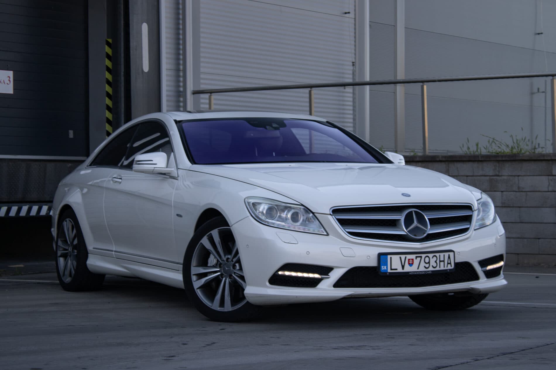 2011 Mercedes-Benz CL 500, bílá kupé, 217 725 km