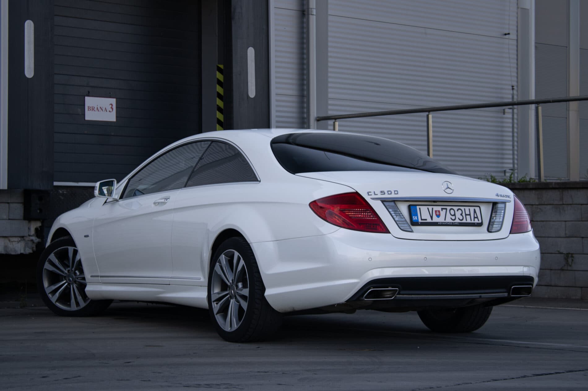 2011 Mercedes-Benz CL 500, bílá kupé, 217 725 km