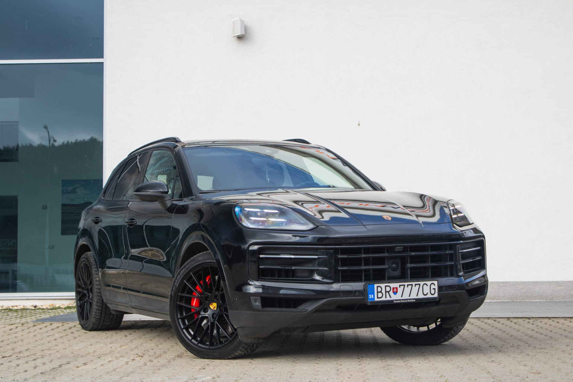 2023 Porsche Cayenne S, černá suv, 37 493 km