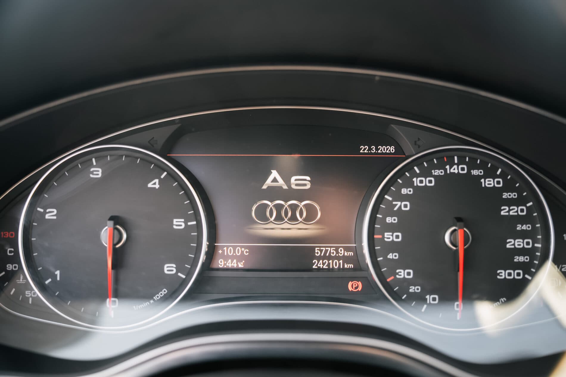 2012 AUDI A6, hnědá kombi, 242 101 km