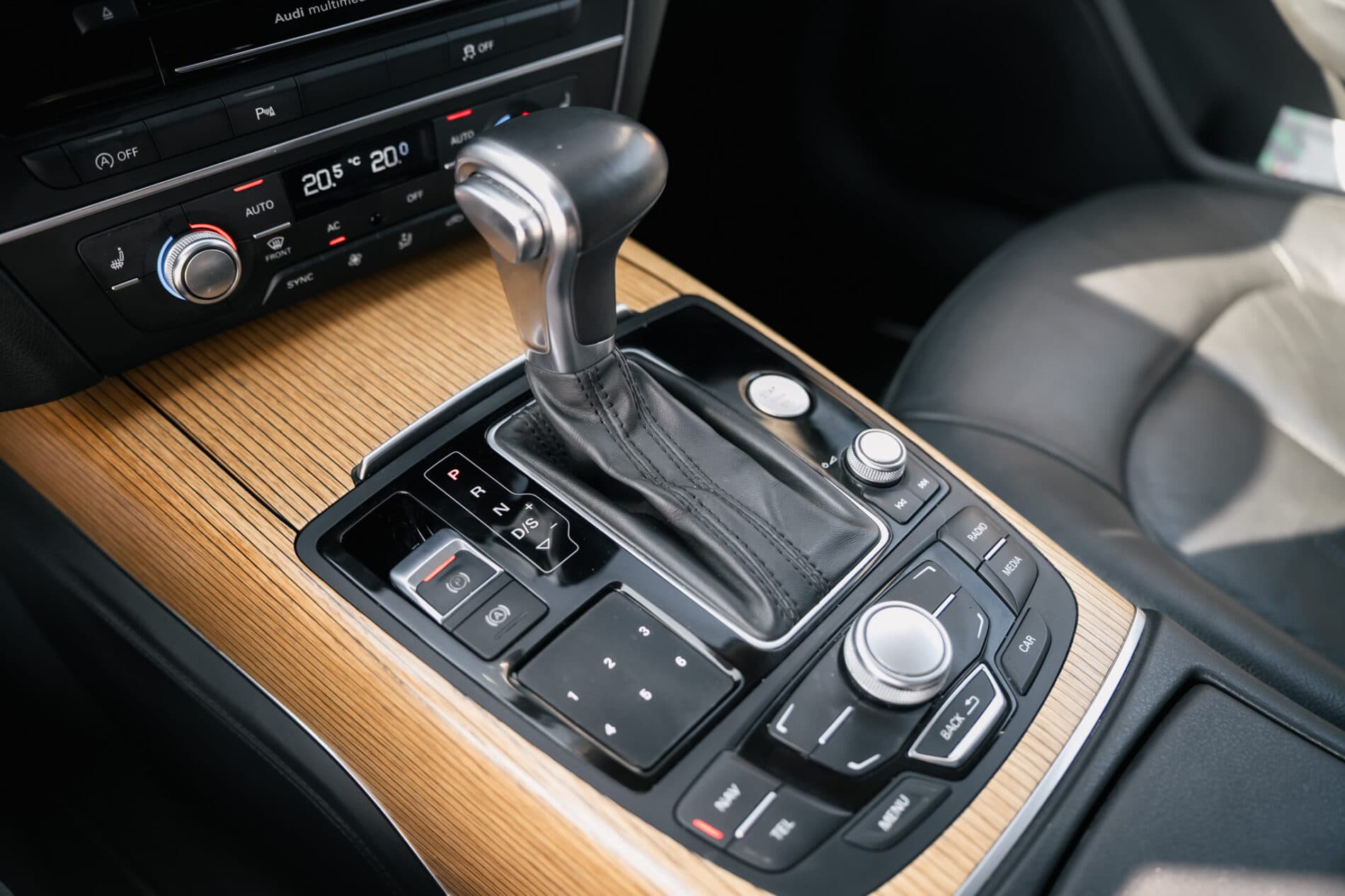 2012 AUDI A6, hnědá kombi, 242 101 km