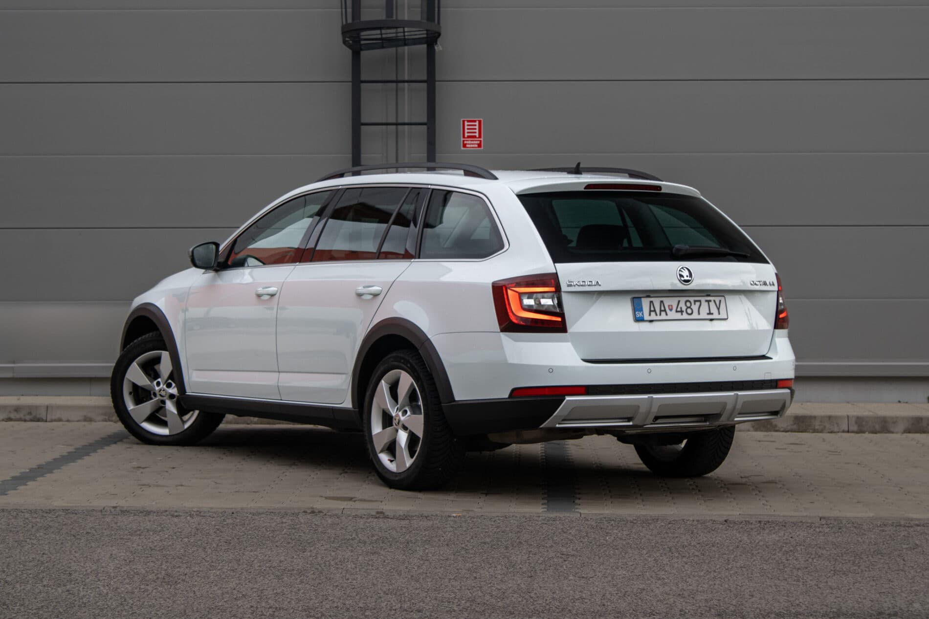 2018 Skoda Octavia RS, bílá kombi, 195 000 km