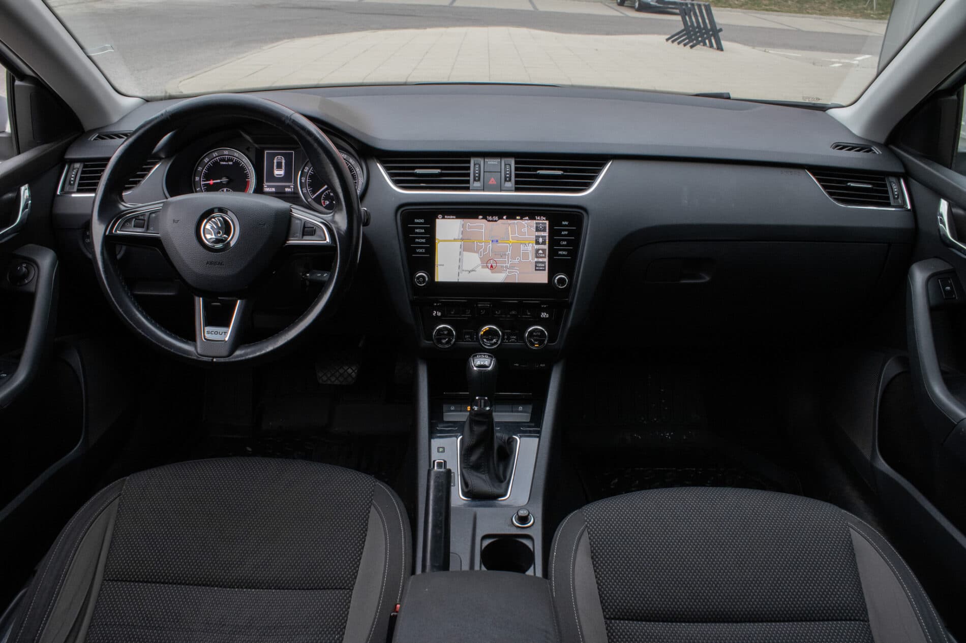 2018 Skoda Octavia RS, bílá kombi, 195 000 km