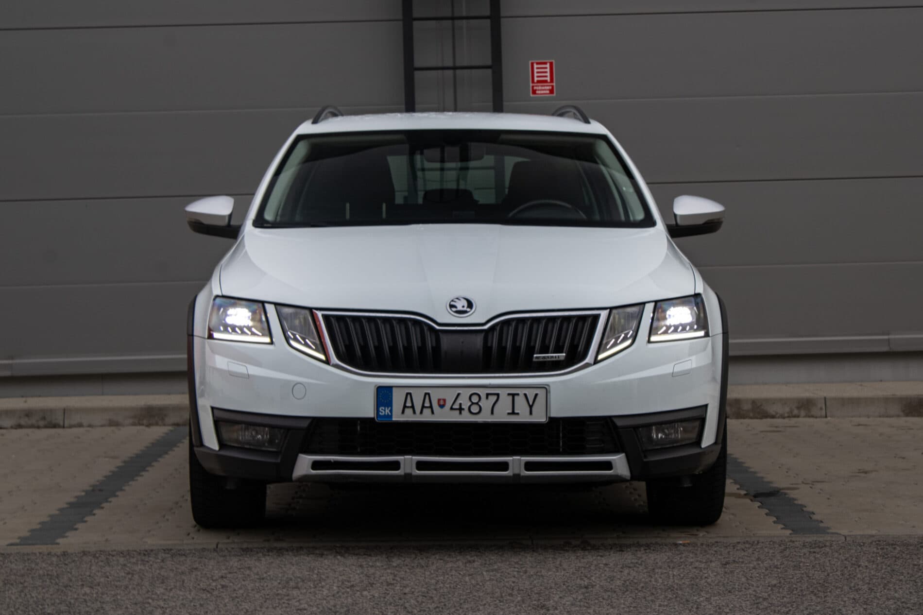 2018 Skoda Octavia RS, bílá kombi, 195 000 km