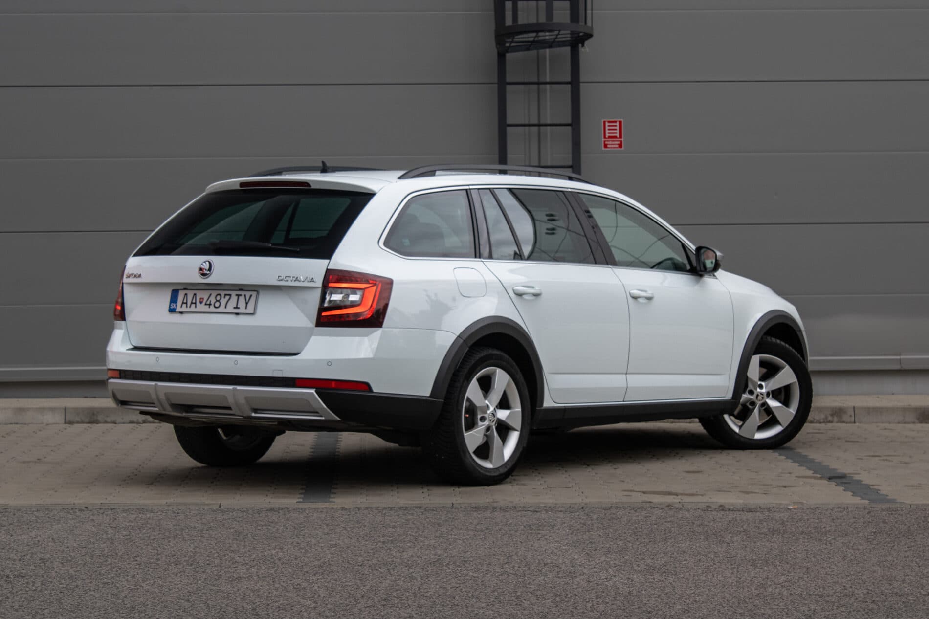 2018 Skoda Octavia RS, bílá kombi, 195 000 km