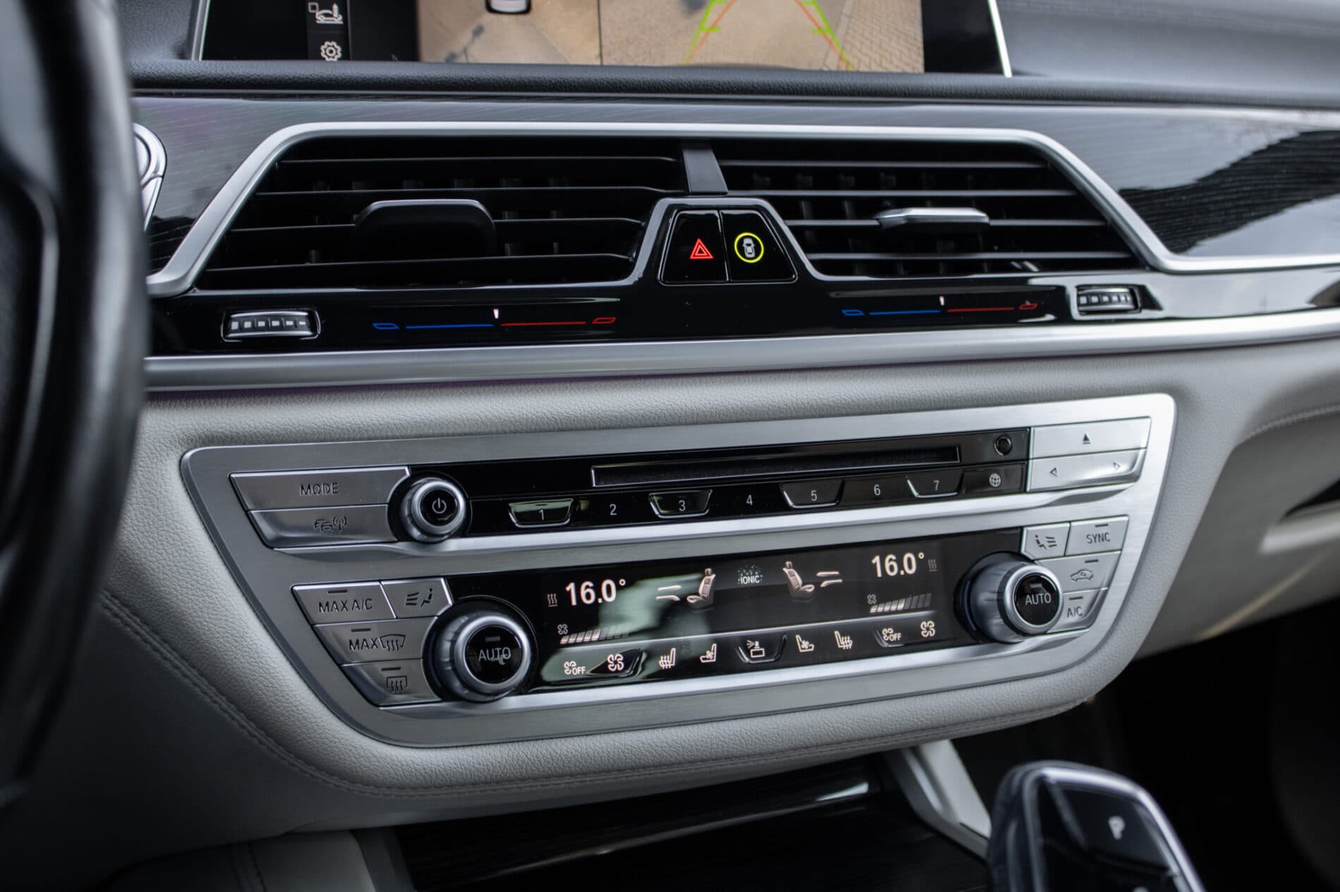 2017 BMW 740d, černá sedan, 137 000 km