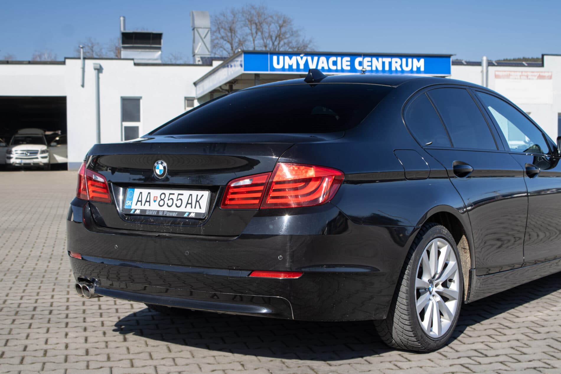 2010 BMW 530d, černá sedan, 468 596 km