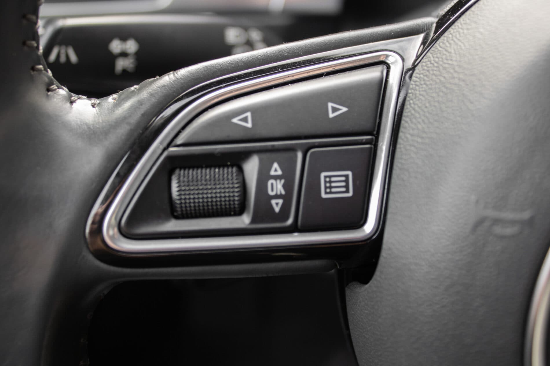 2018 AUDI A6, černá sedan, 282 345 km