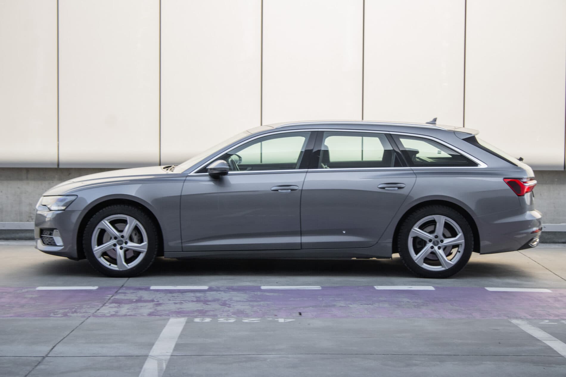 2018 AUDI A6, šedá kombi, 200 246 km