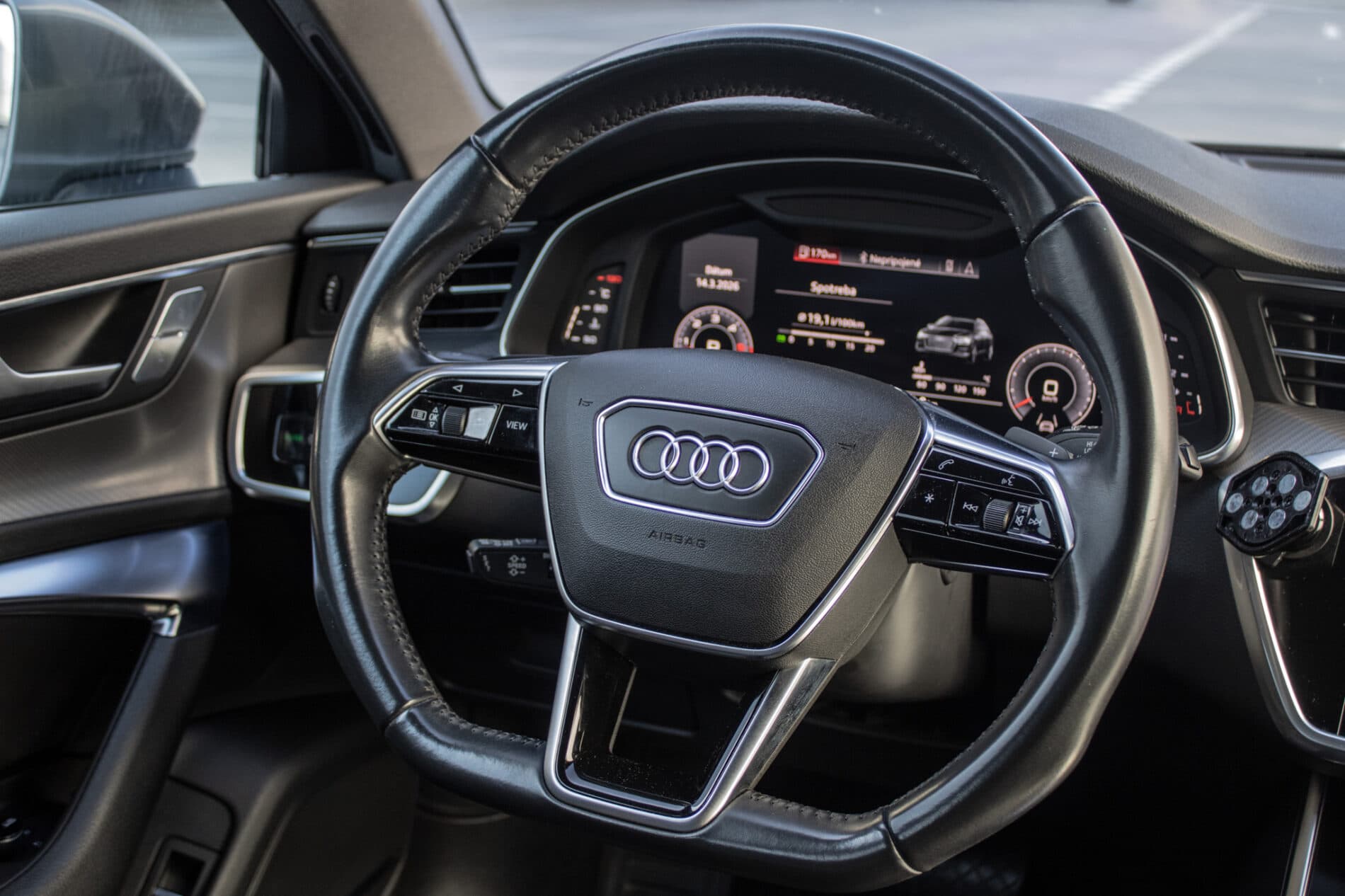 2018 AUDI A6, šedá kombi, 200 246 km
