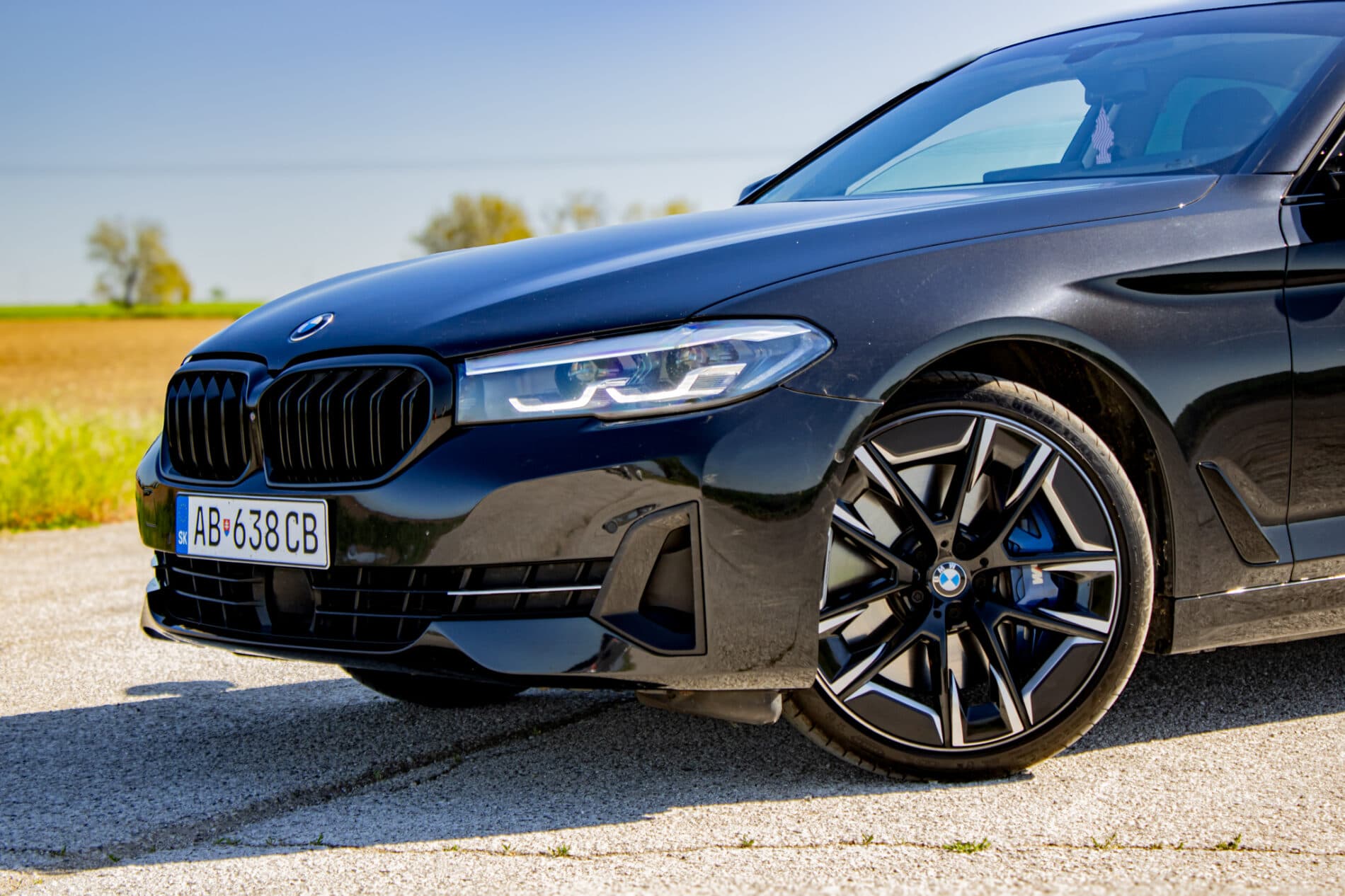 2022 BMW 540d, černá sedan, 145 997 km