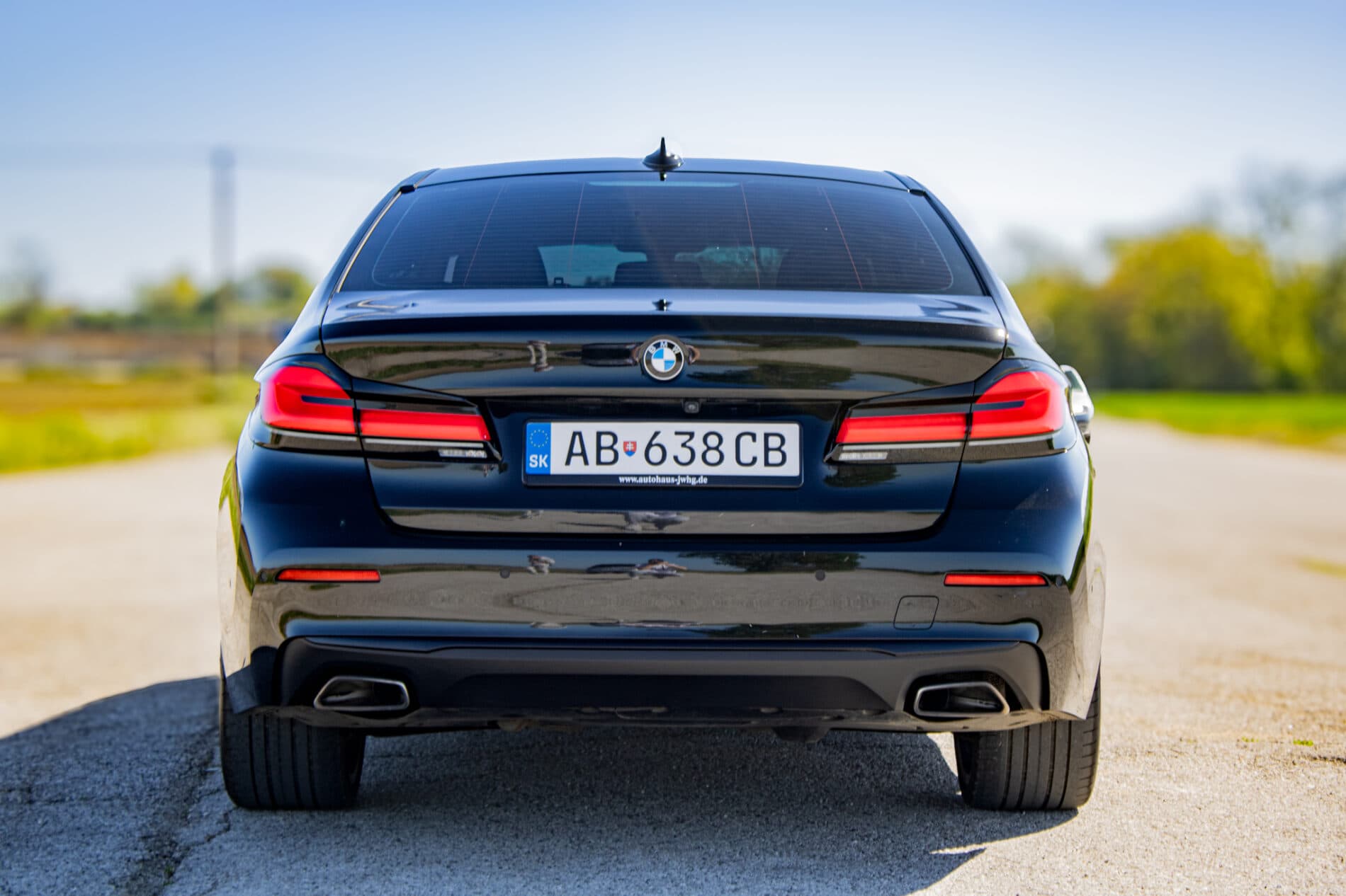 2022 BMW 540d, černá sedan, 145 997 km