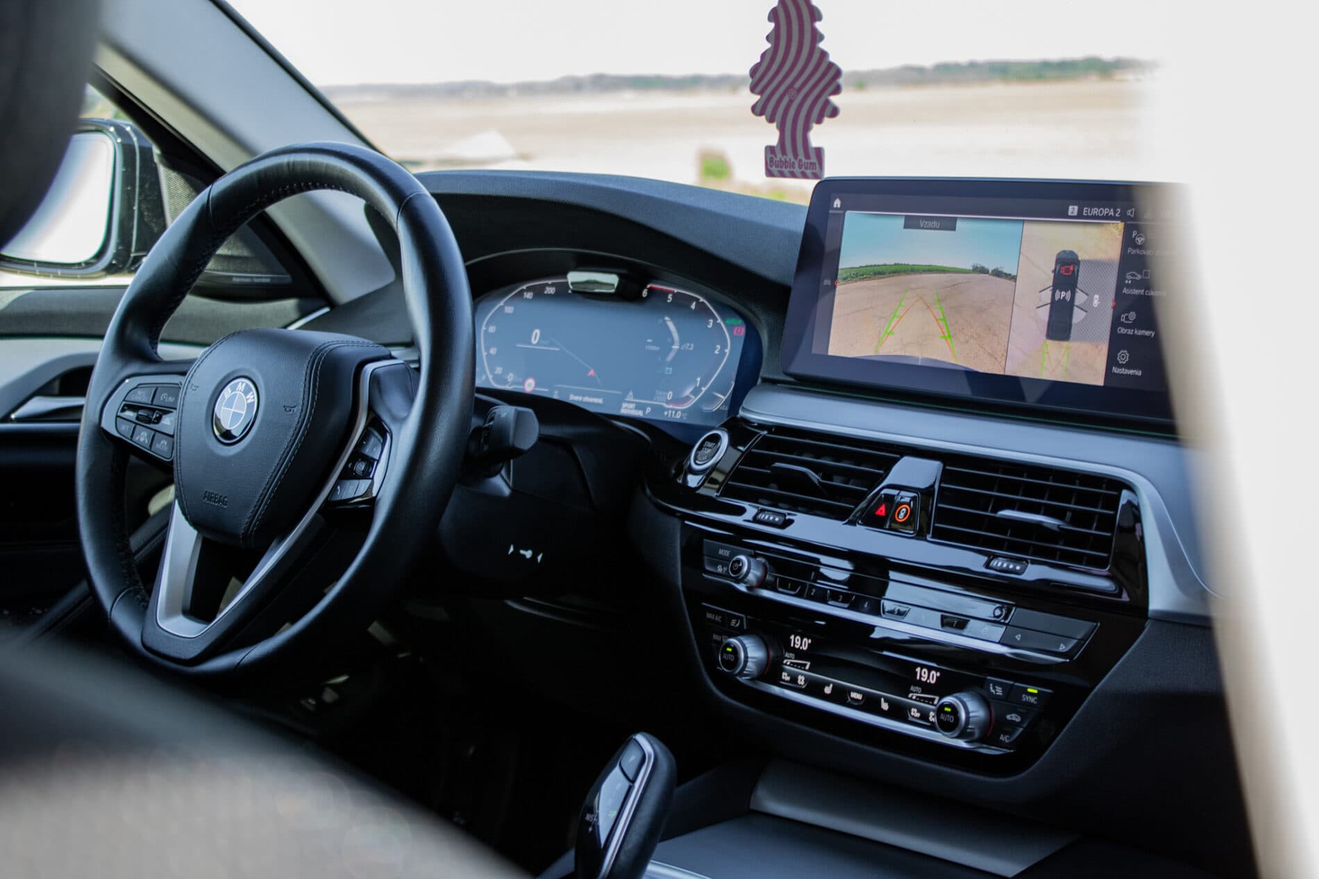 2022 BMW 540d, černá sedan, 145 997 km