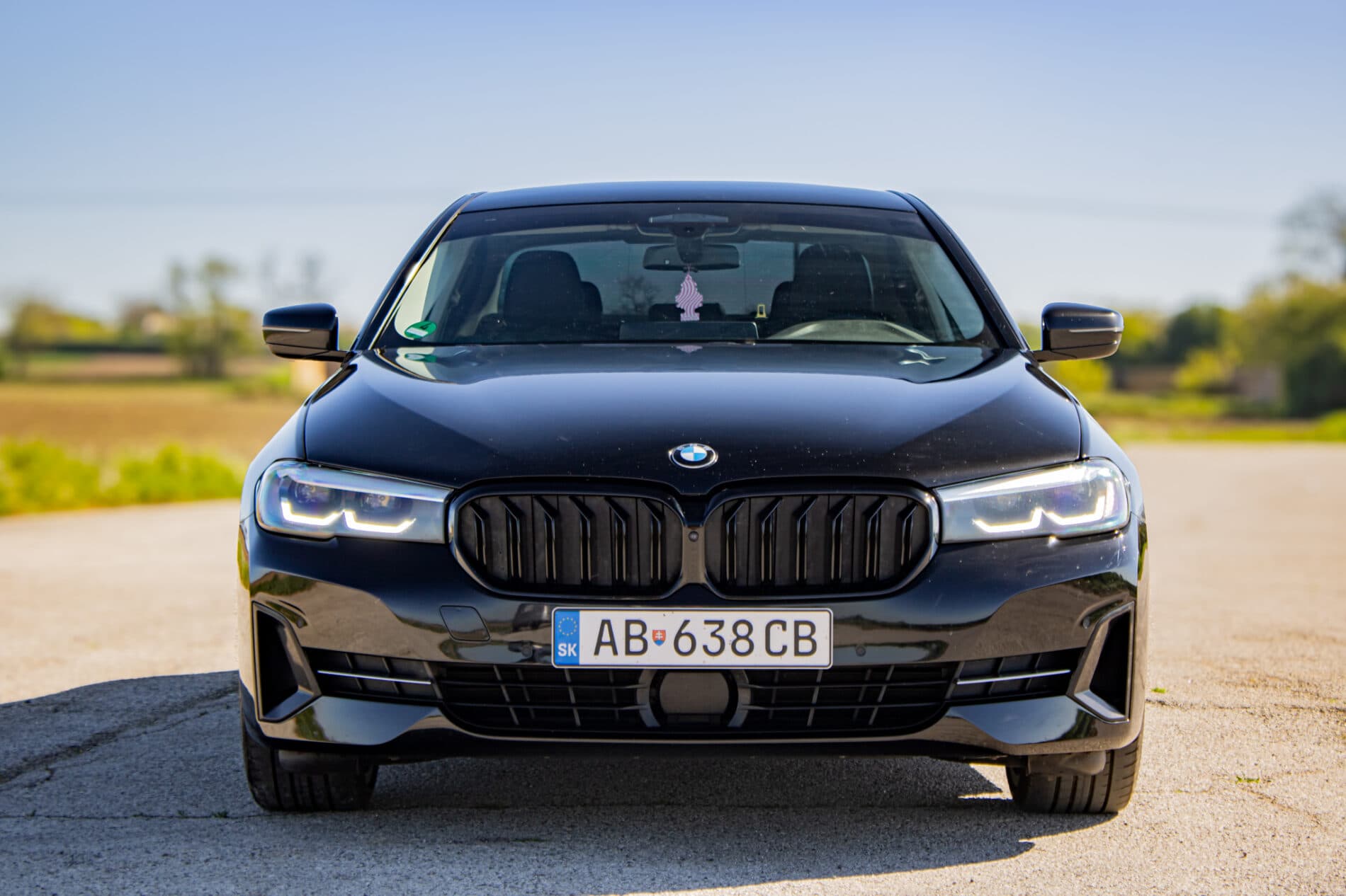 2022 BMW 540d, černá sedan, 145 997 km