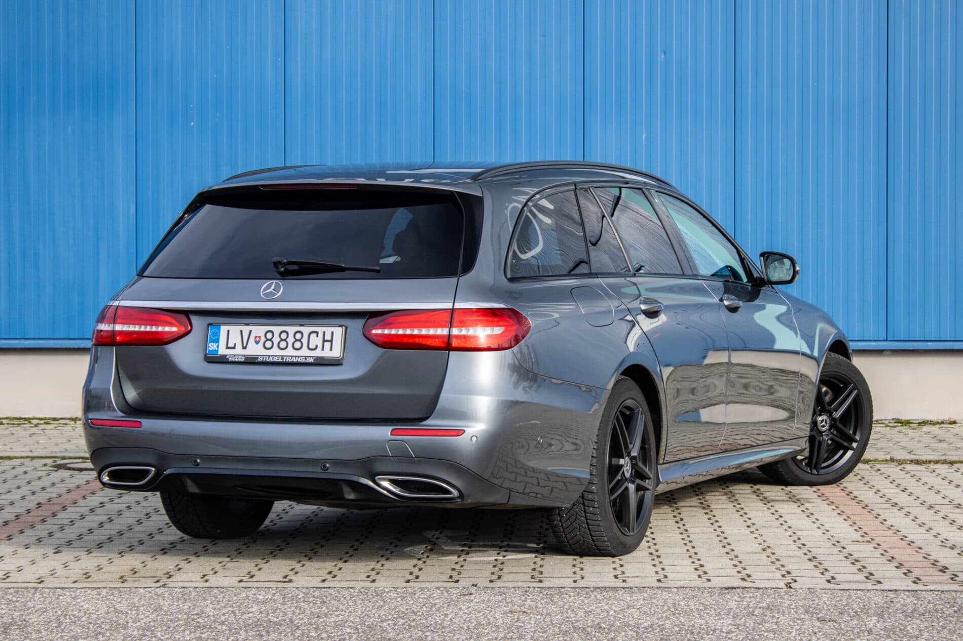 2018 Mercedes-Benz E 350d, šedá kombi, 175 769 km