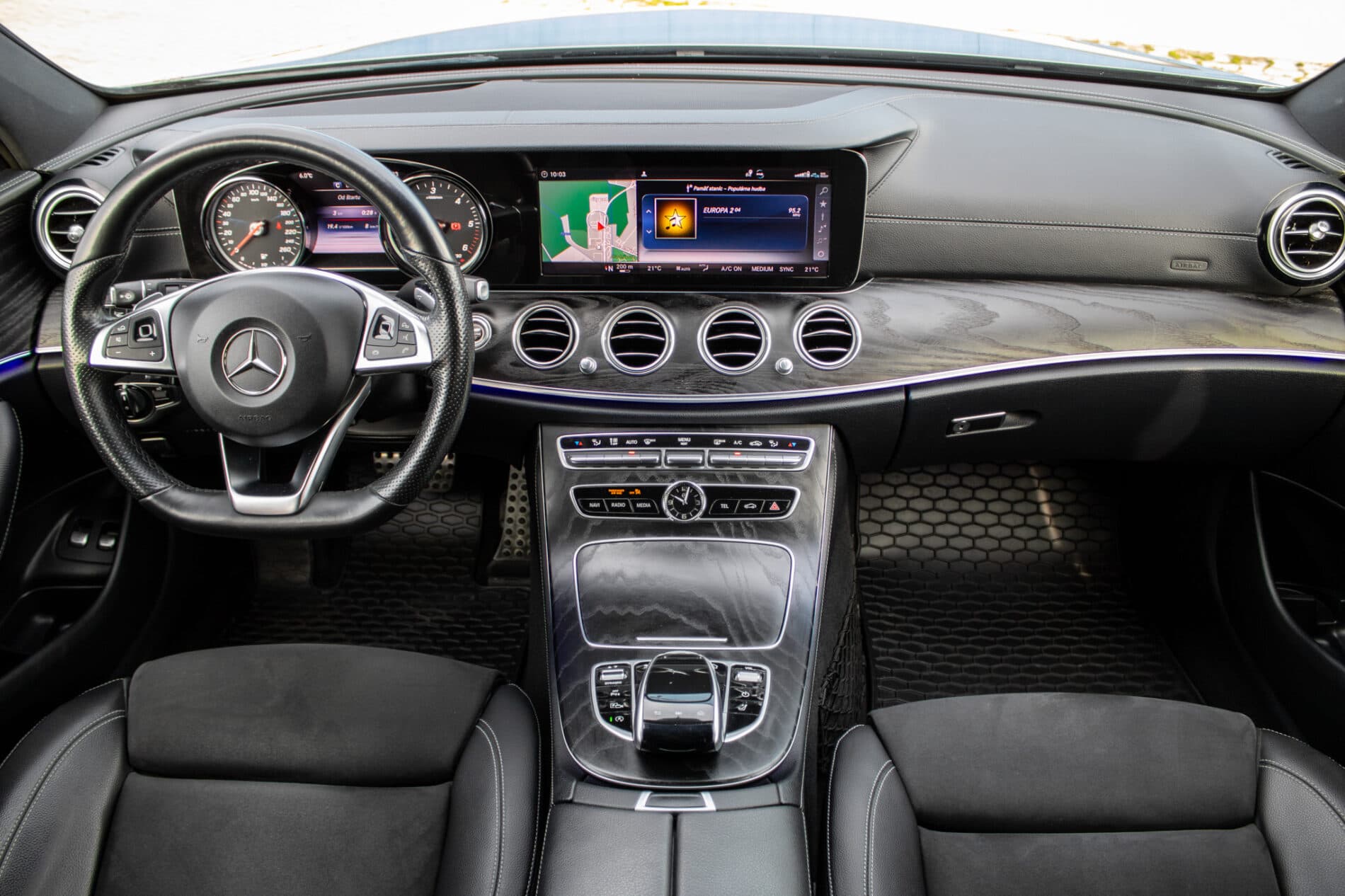 2018 Mercedes-Benz E 350d, šedá kombi, 175 769 km
