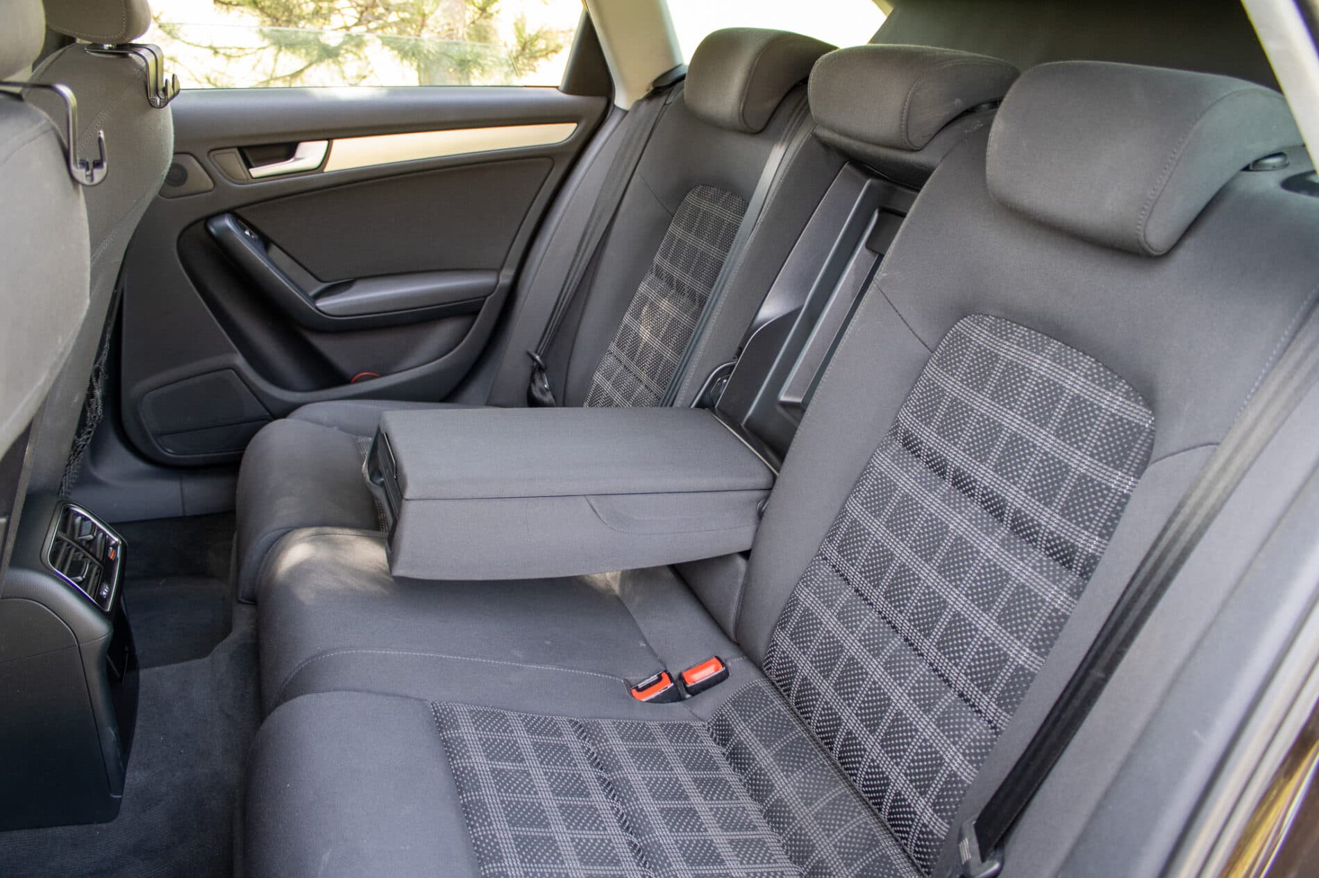 2012 AUDI A4, hnědá kombi, 223 486 km