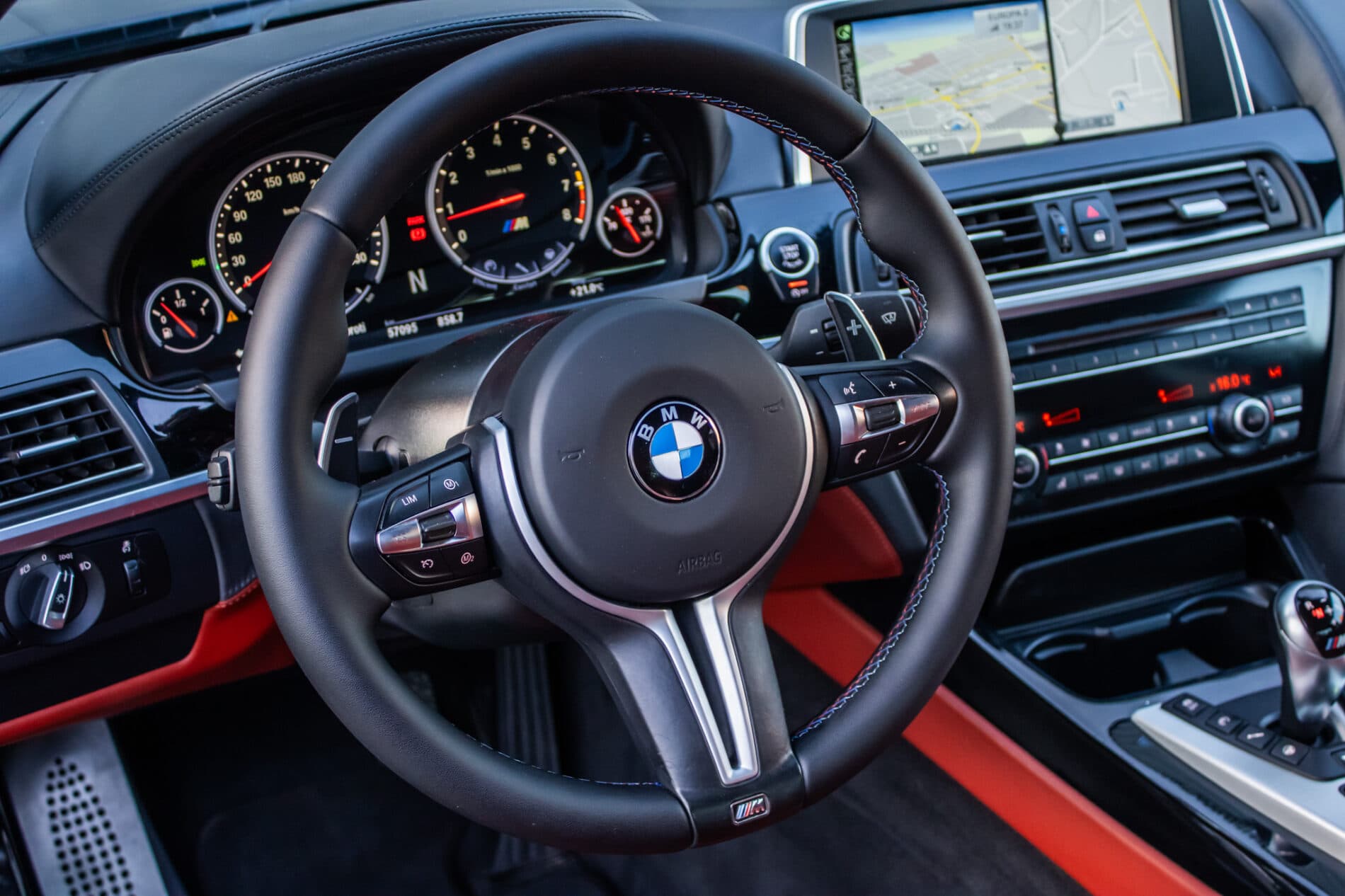 2013 BMW M6, modrá kupé, 57 095 km