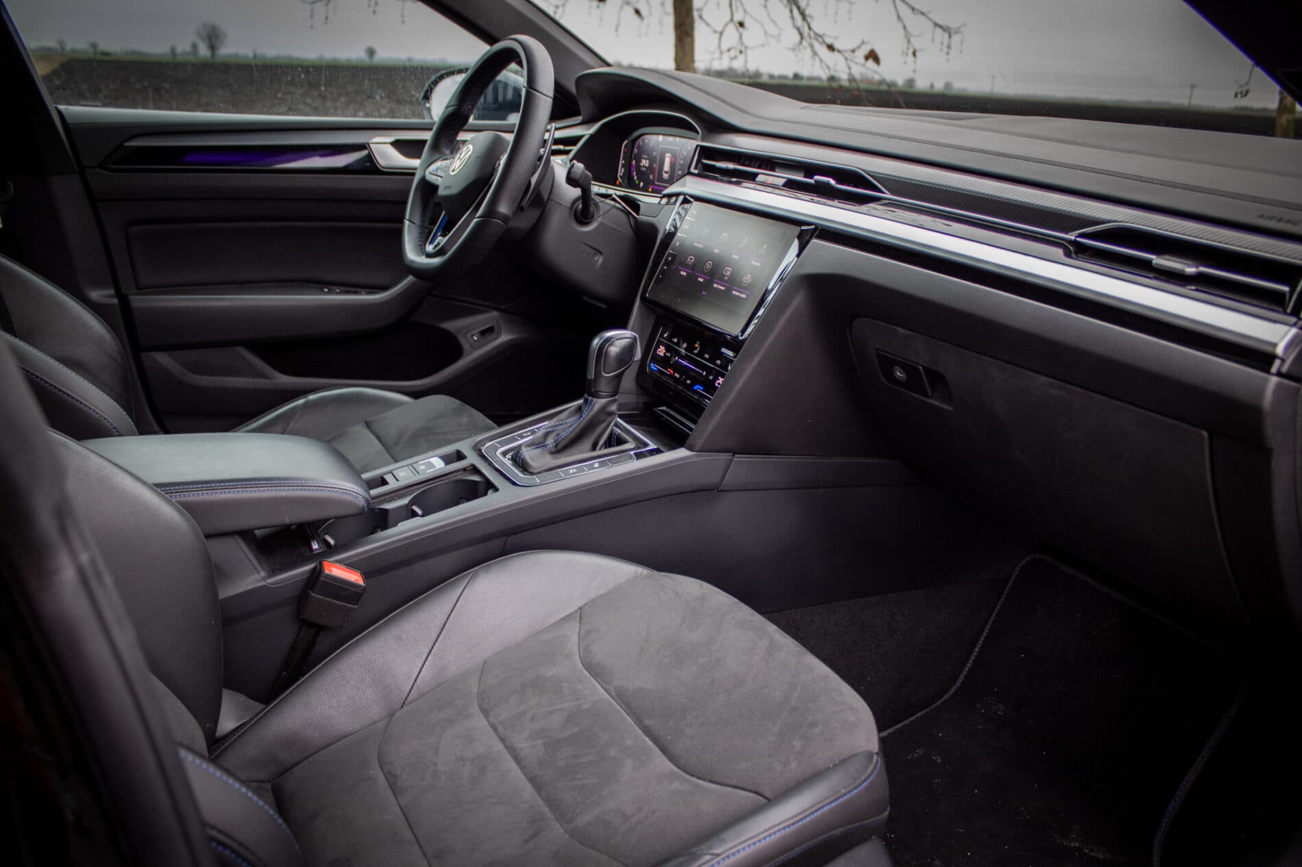 2022 Volkswagen Arteon R, černá kombi, 40 950 km