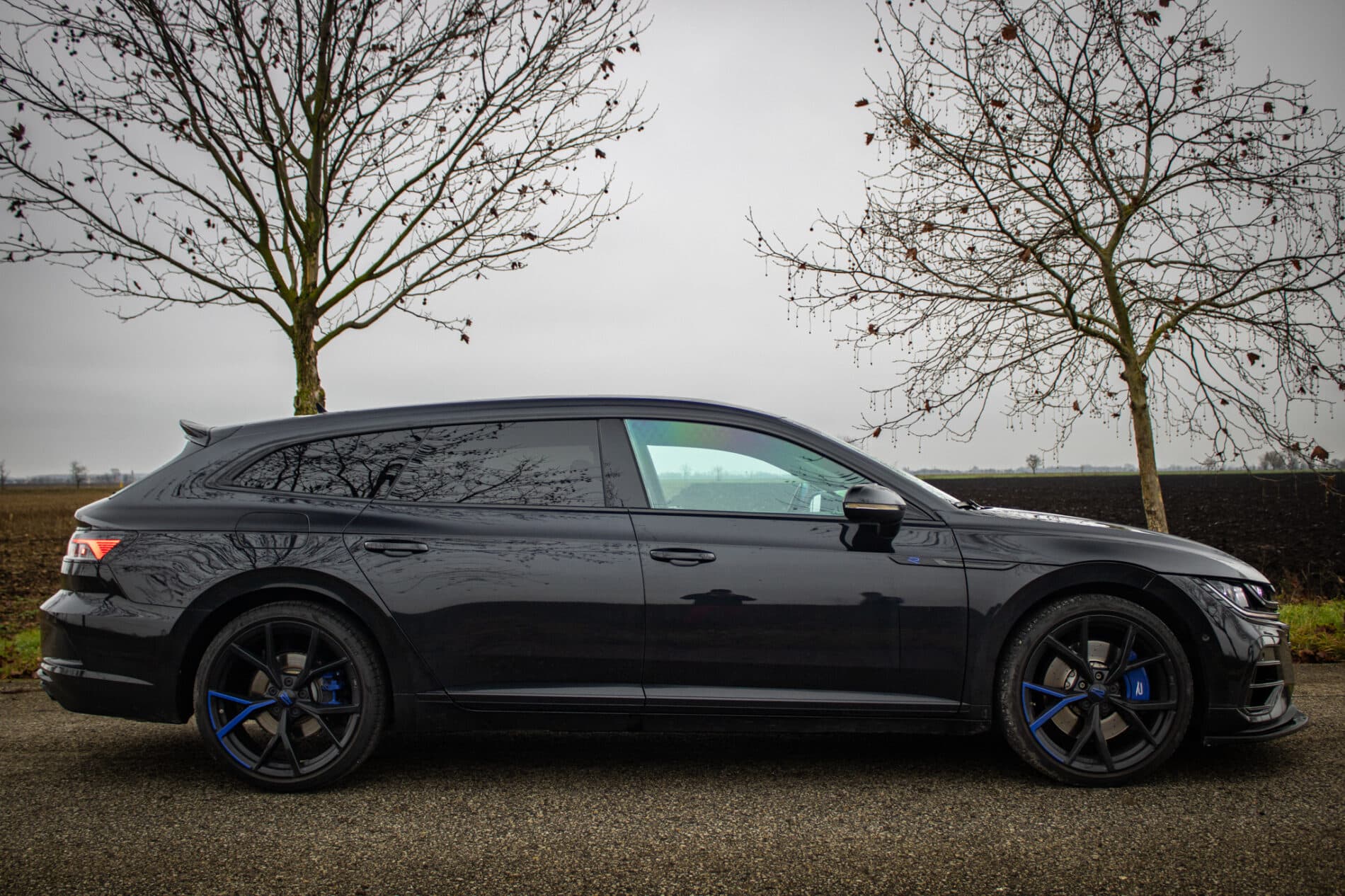 2022 Volkswagen Arteon R, černá kombi, 40 950 km