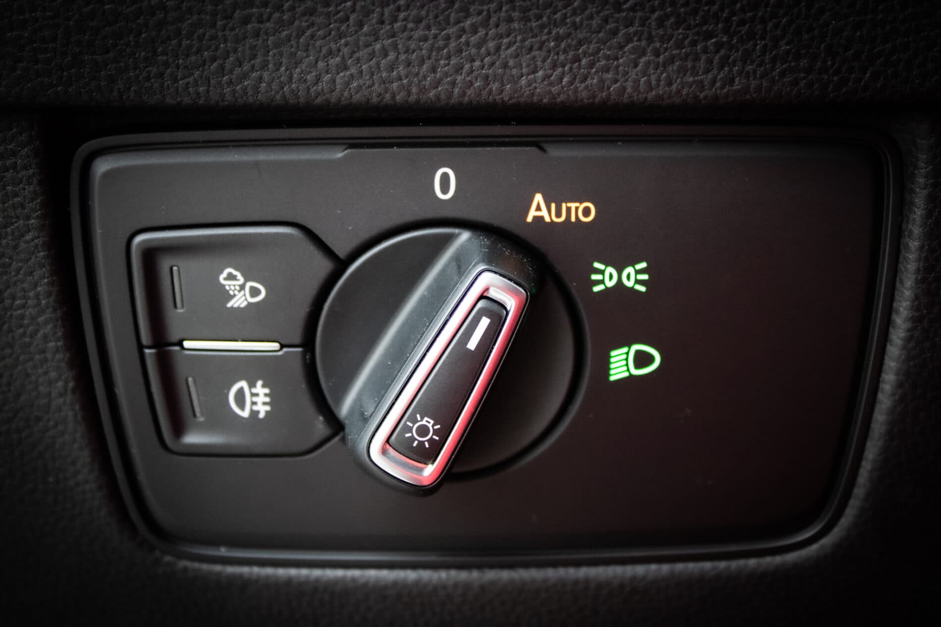 2022 Volkswagen Arteon R, černá kombi, 40 950 km