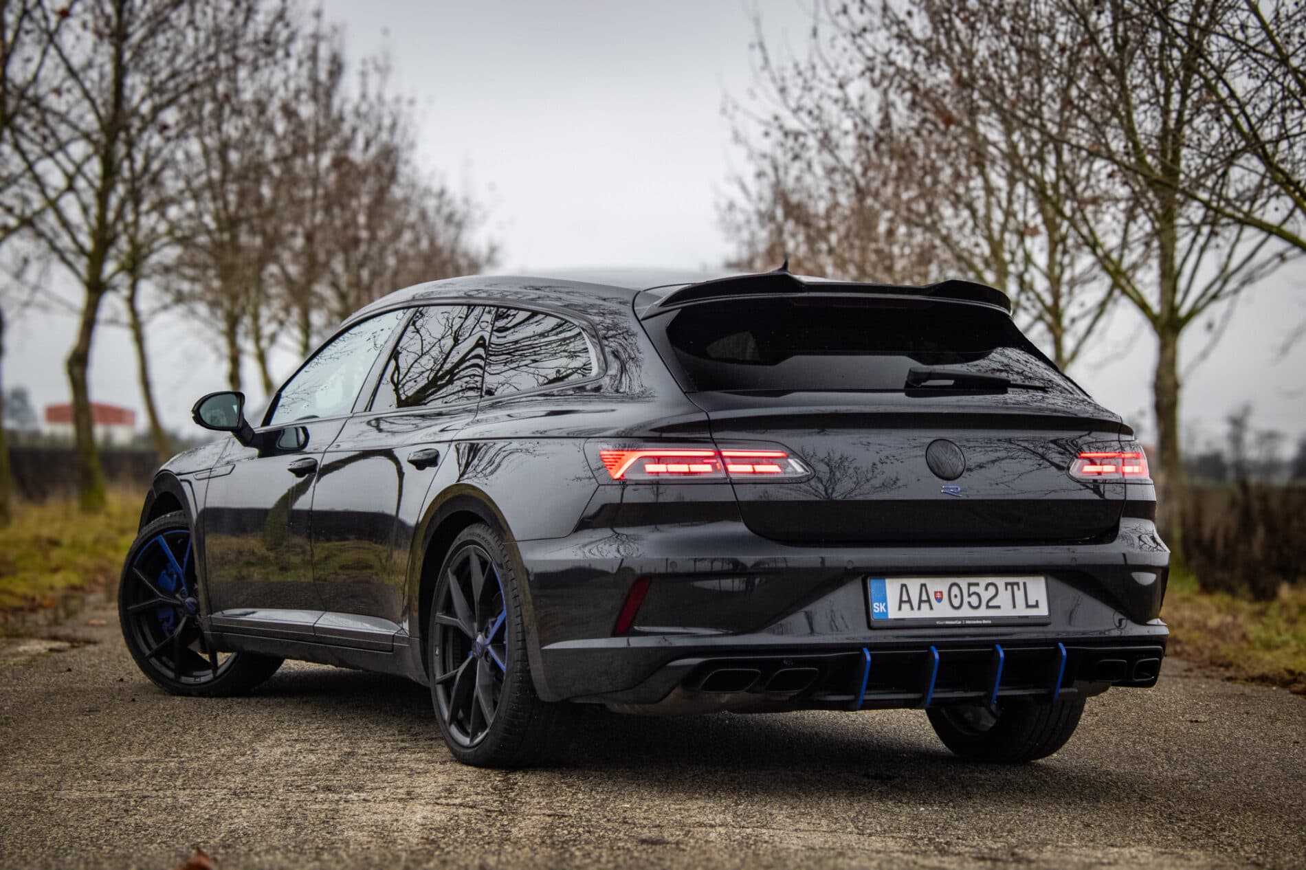 2022 Volkswagen Arteon R, černá kombi, 40 950 km