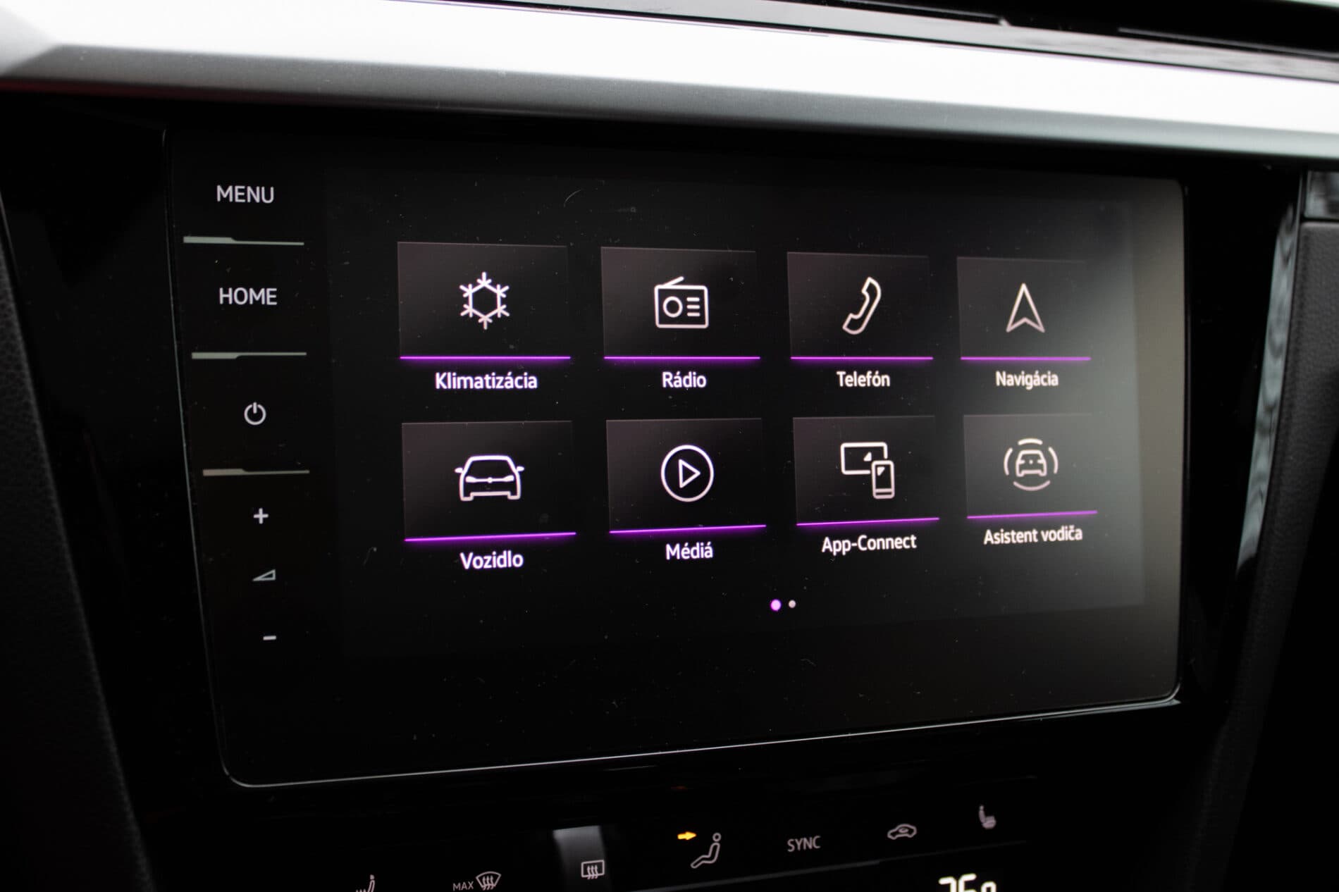 2022 Volkswagen Arteon R, černá kombi, 40 950 km