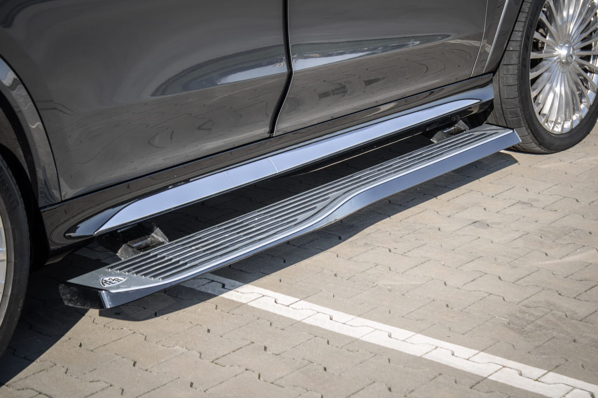 2022 Mercedes-Benz GLS Maybach, šedá suv, 42 000 km