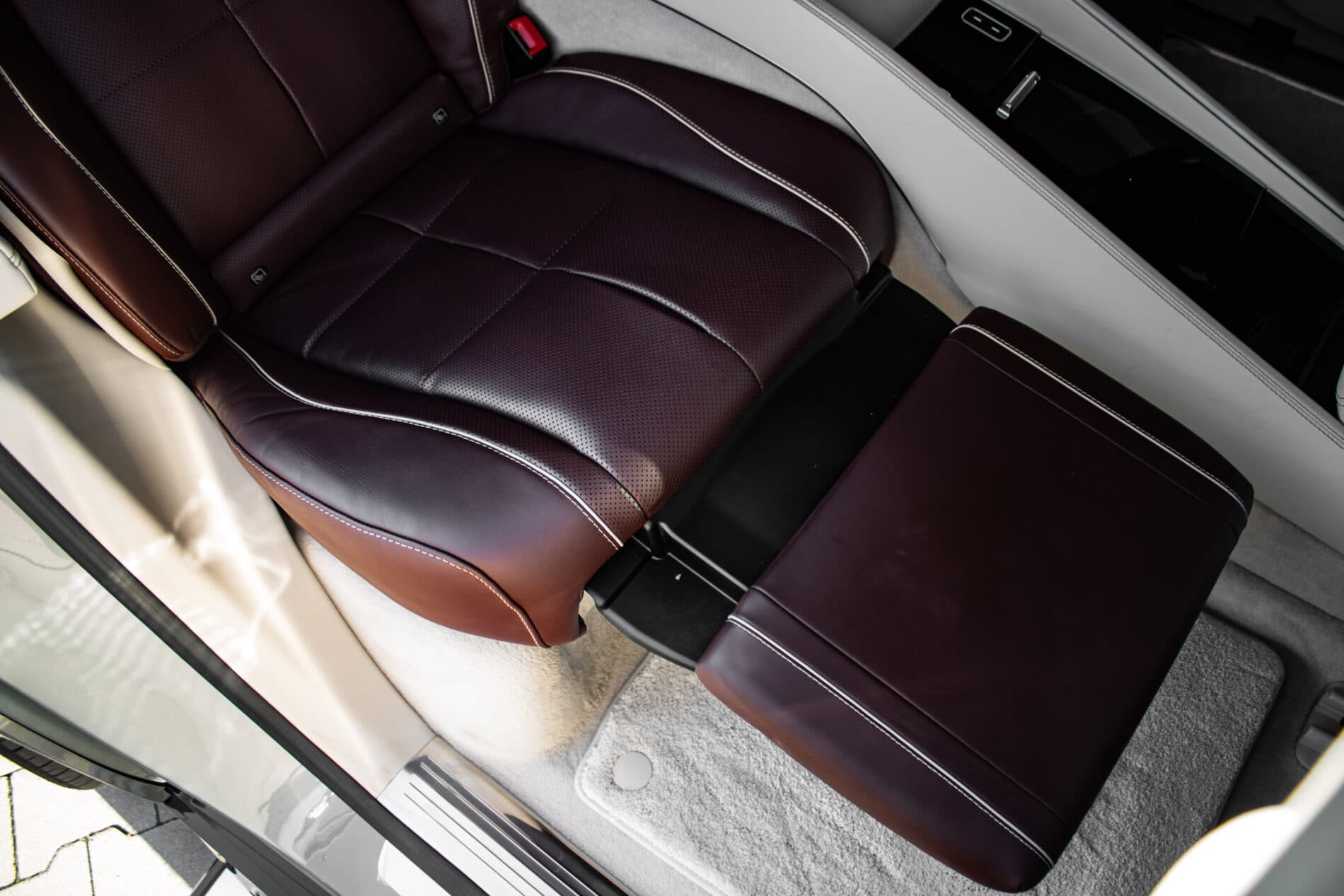2022 Mercedes-Benz GLS Maybach, šedá suv, 42 000 km