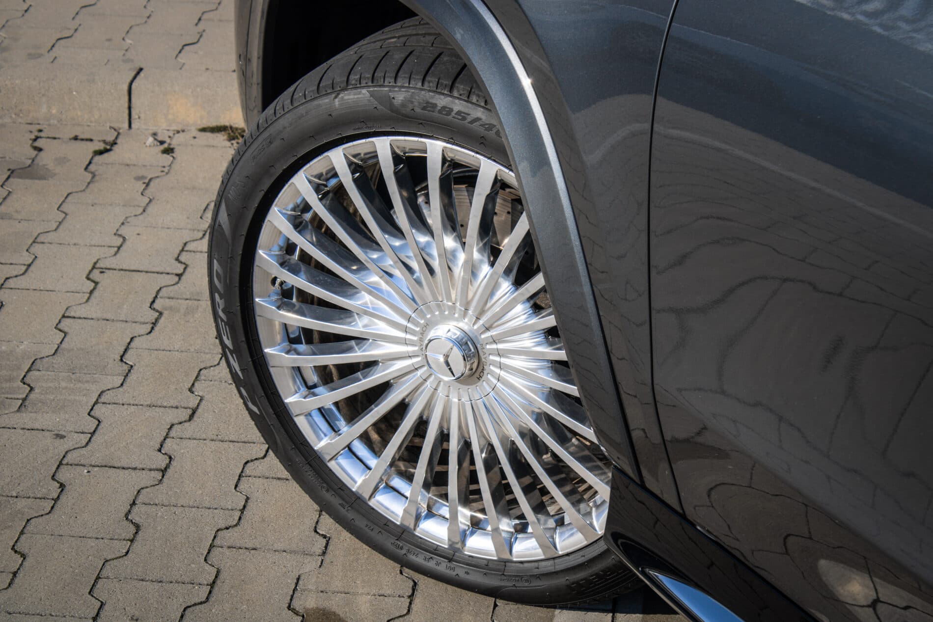2022 Mercedes-Benz GLS Maybach, šedá suv, 42 000 km