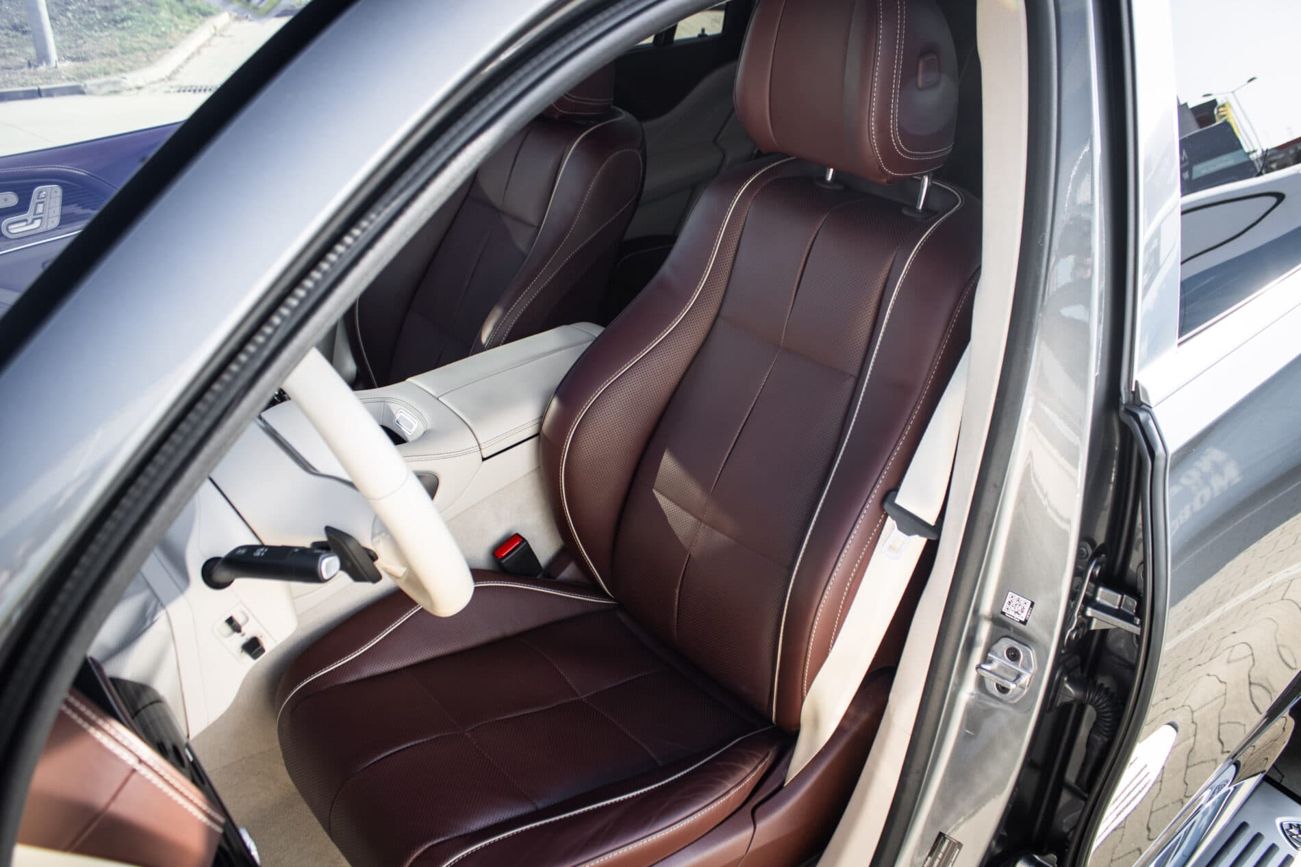 2022 Mercedes-Benz GLS Maybach, šedá suv, 42 000 km