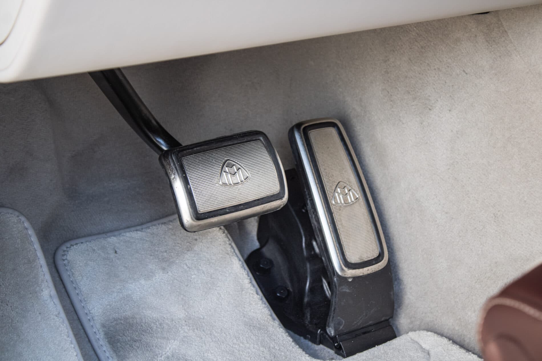 2022 Mercedes-Benz GLS Maybach, šedá suv, 42 000 km