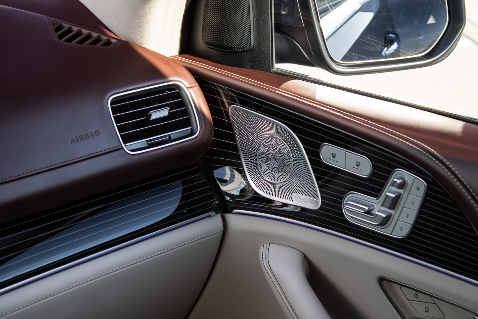 2022 Mercedes-Benz GLS Maybach, šedá suv, 42 000 km