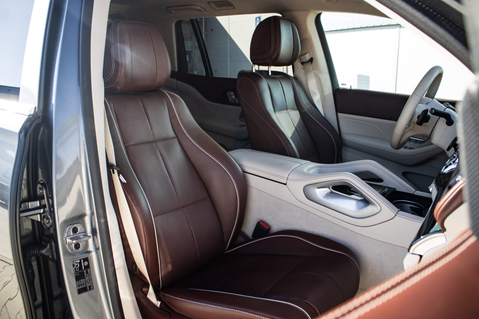 2022 Mercedes-Benz GLS Maybach, šedá suv, 42 000 km