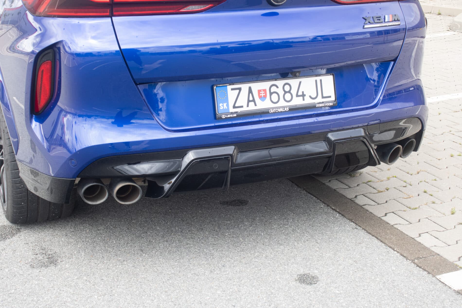 2021 BMW X6 M, modrá suv, 58 721 km