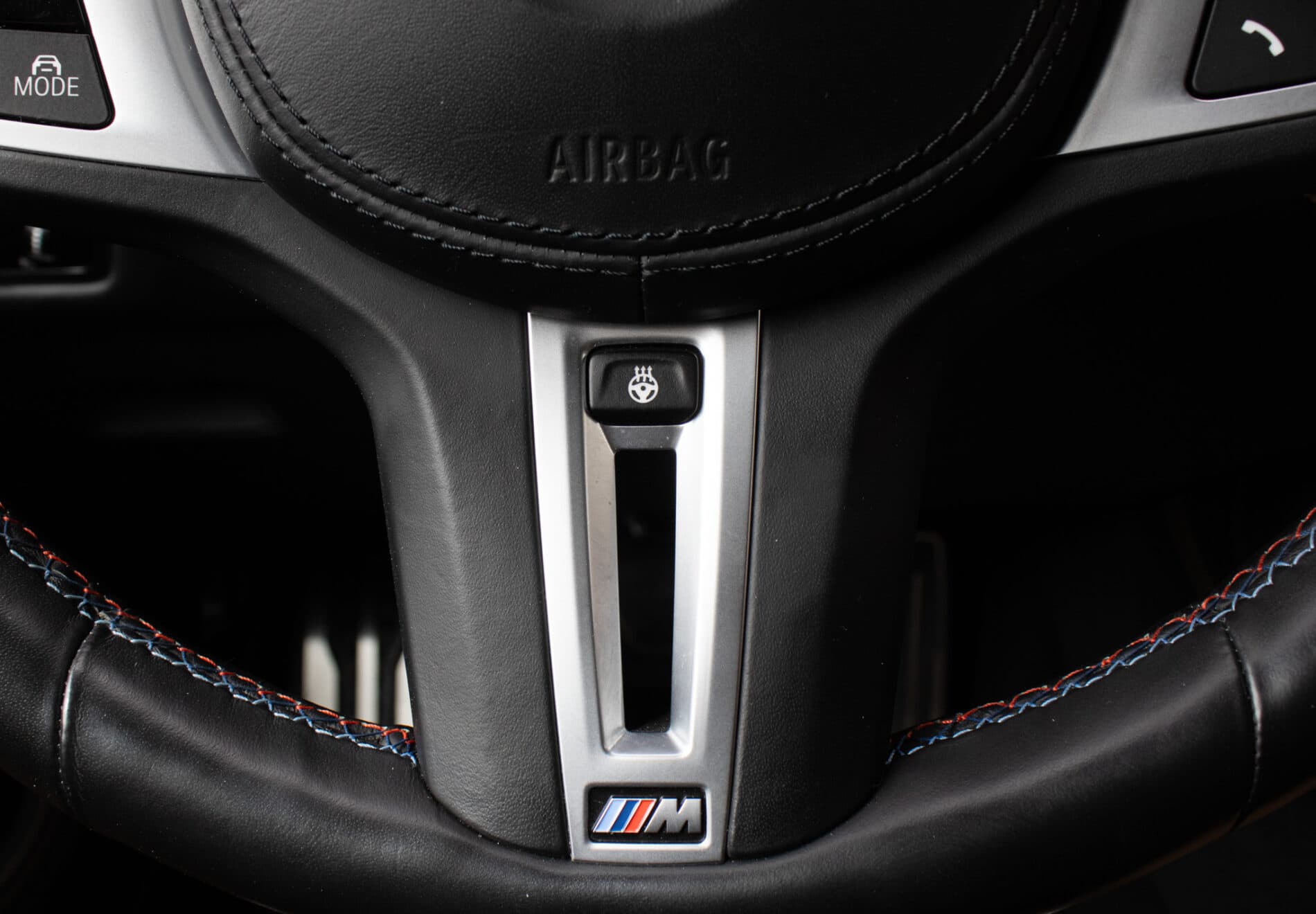2021 BMW X6 M, modrá suv, 58 721 km
