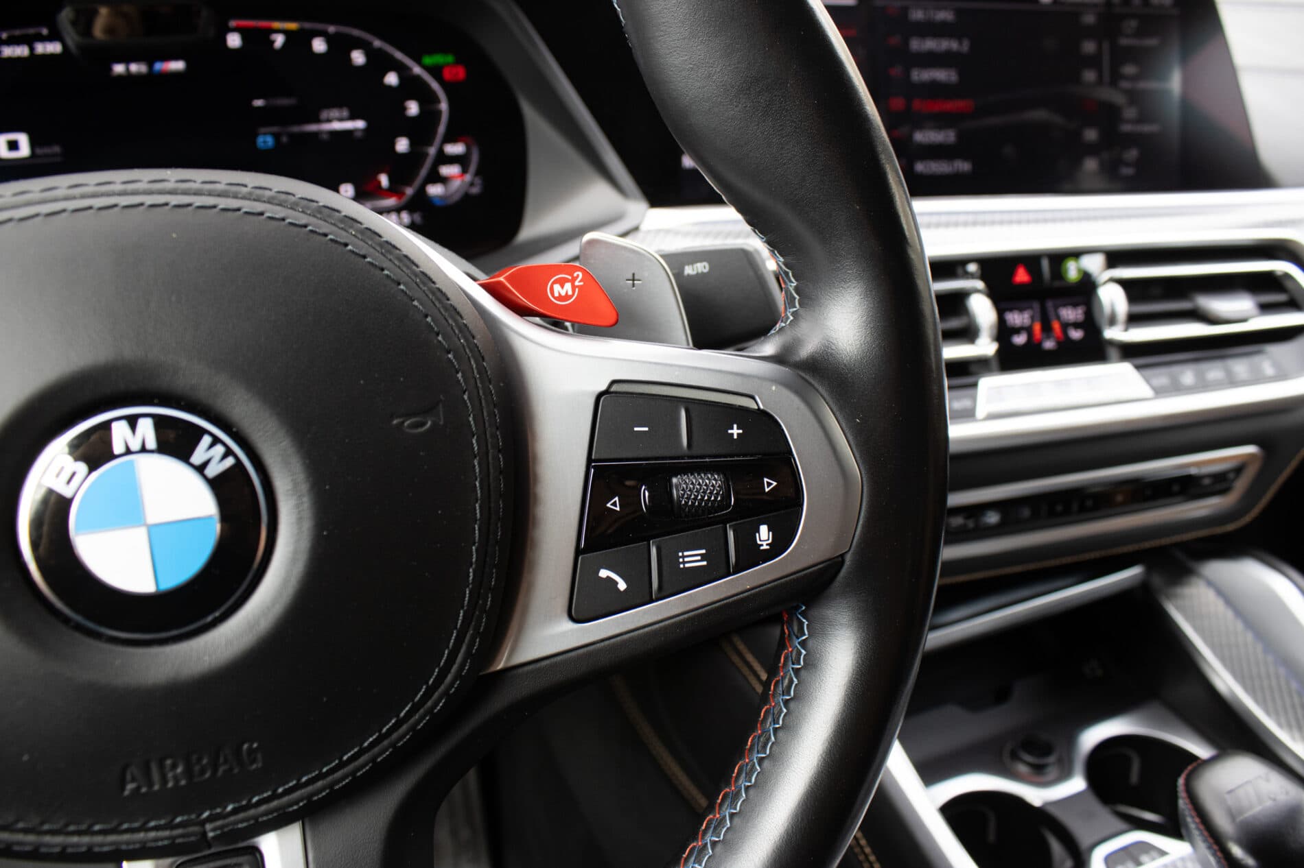 2021 BMW X6 M, modrá suv, 58 721 km