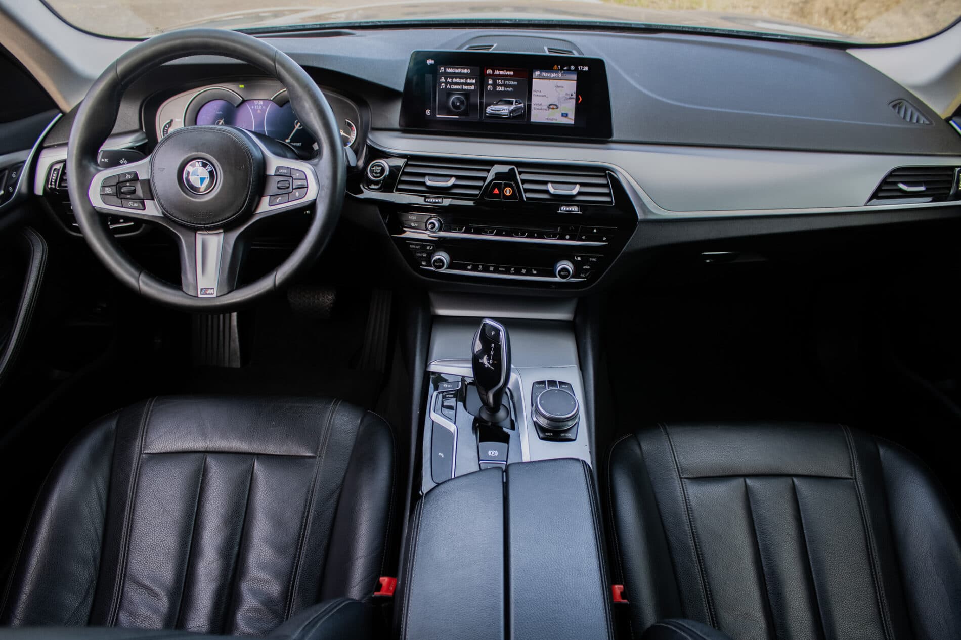 2017 BMW 530d, šedá kombi, 284 000 km