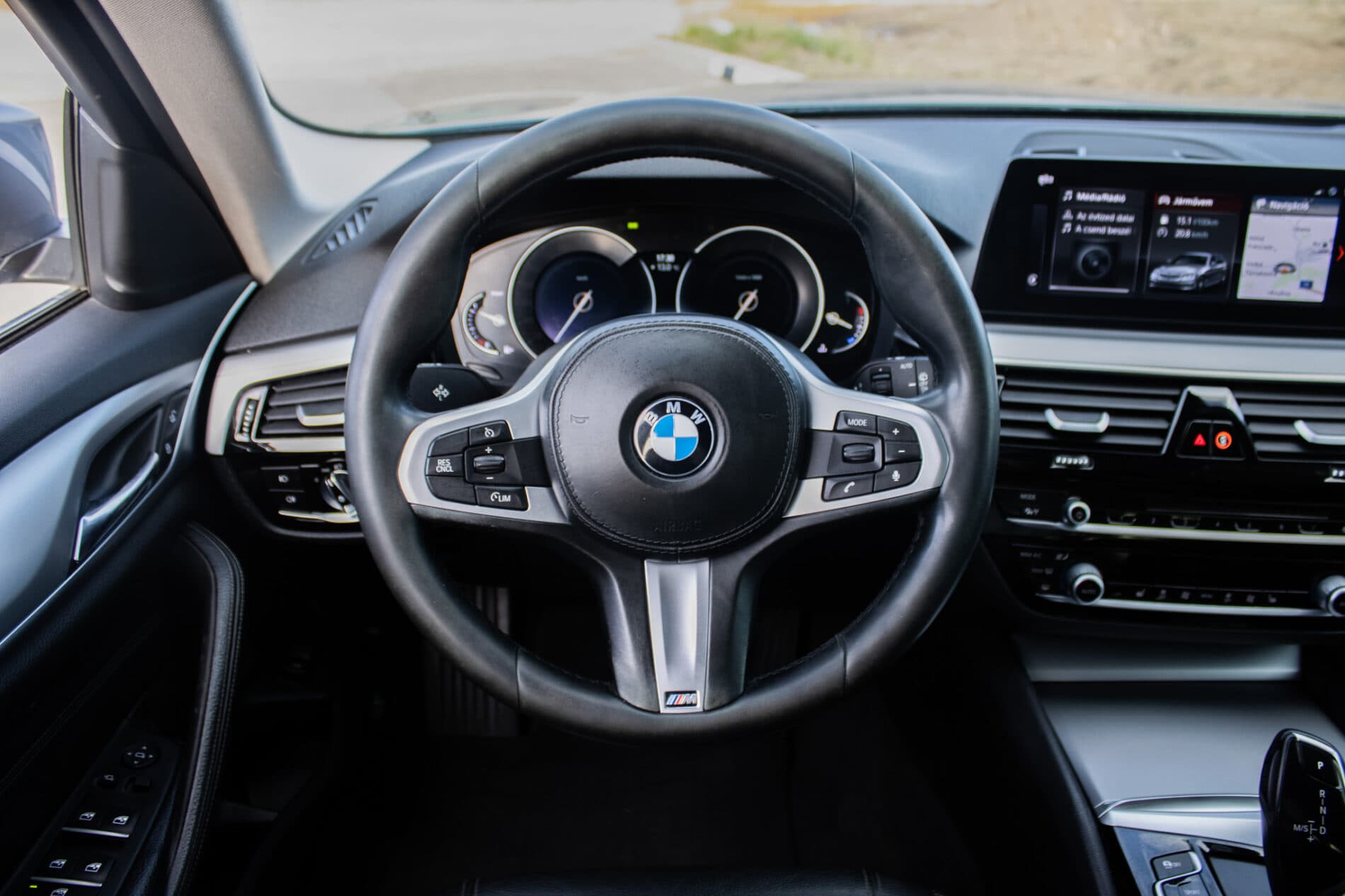 2017 BMW 530d, šedá kombi, 284 000 km