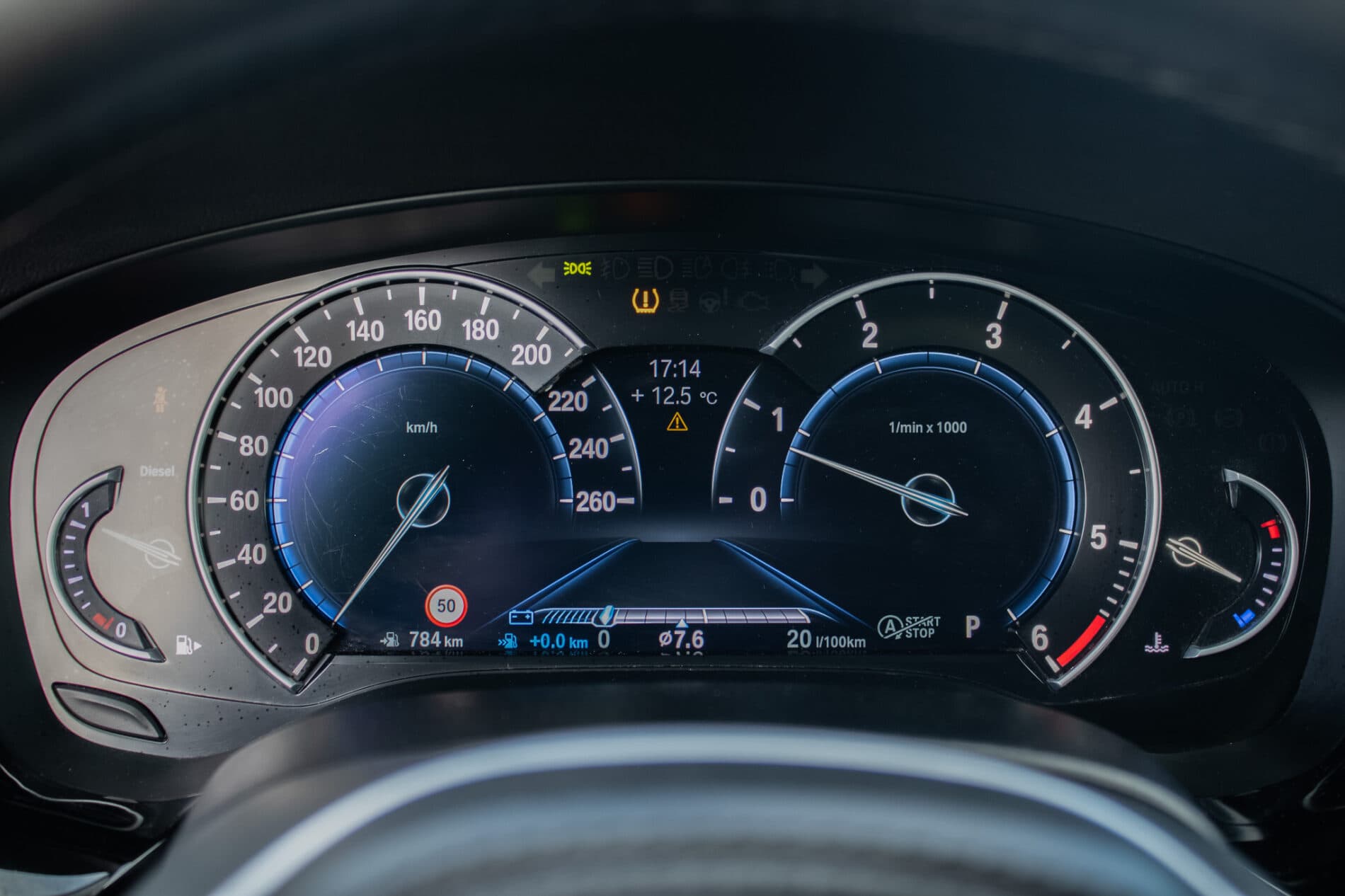 2017 BMW 530d, šedá kombi, 284 000 km
