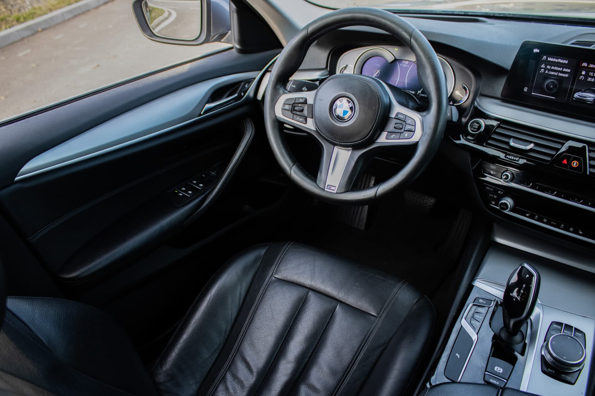 2017 BMW 530d, šedá kombi, 284 000 km