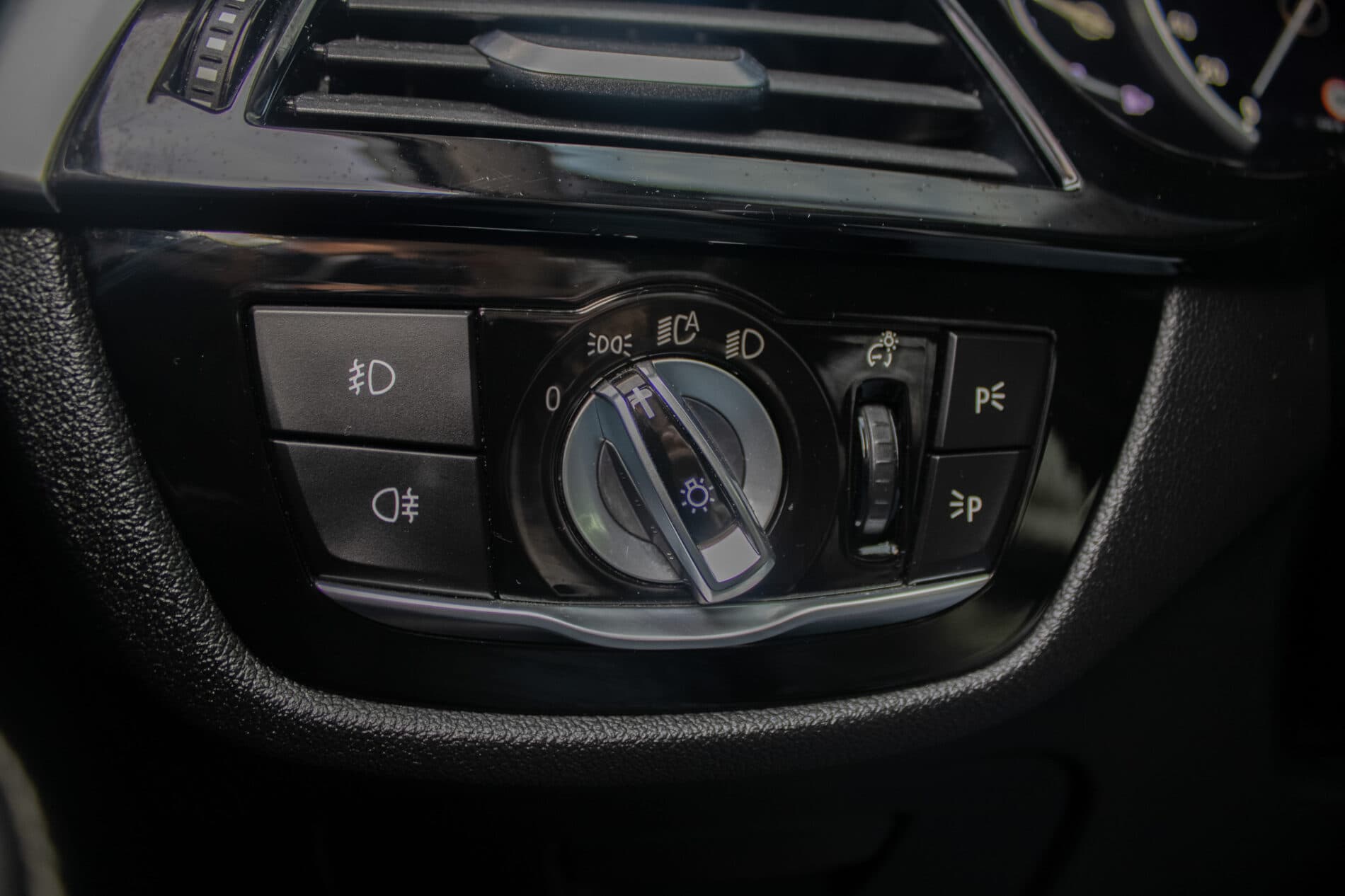2017 BMW 530d, šedá kombi, 284 000 km