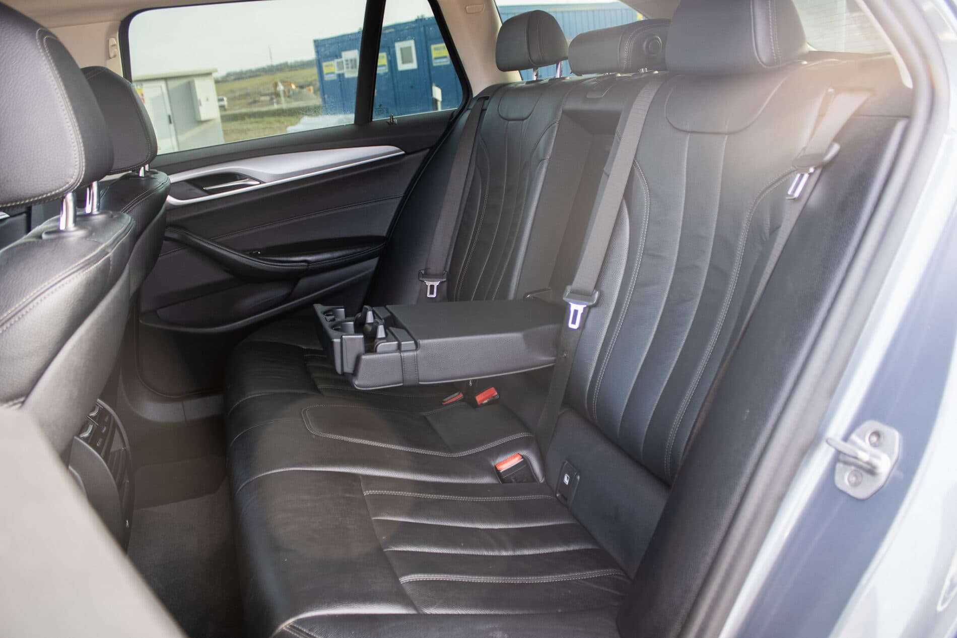 2017 BMW 530d, šedá kombi, 284 000 km