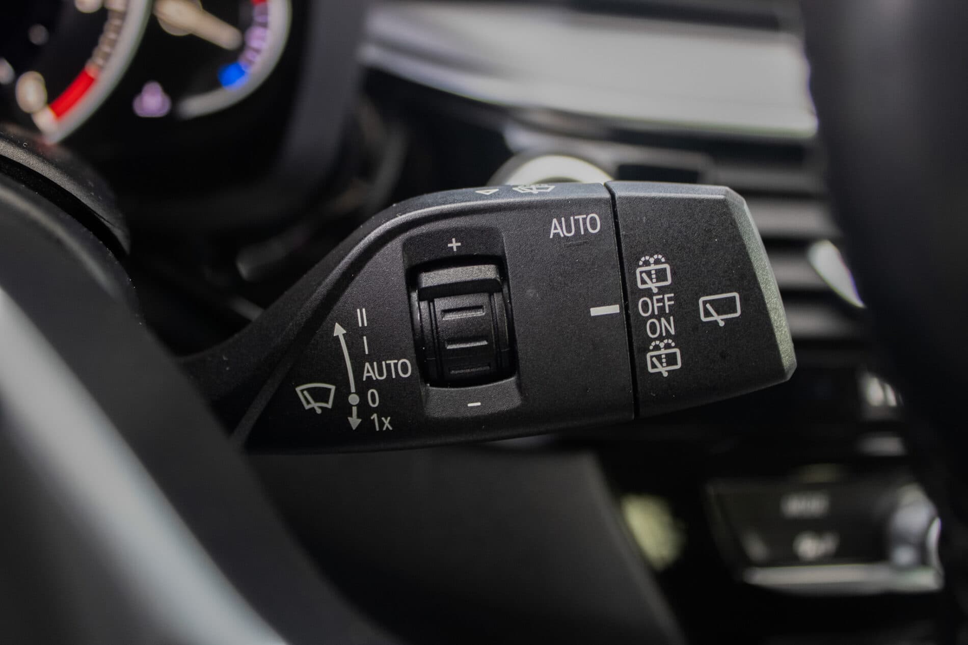 2017 BMW 530d, šedá kombi, 284 000 km