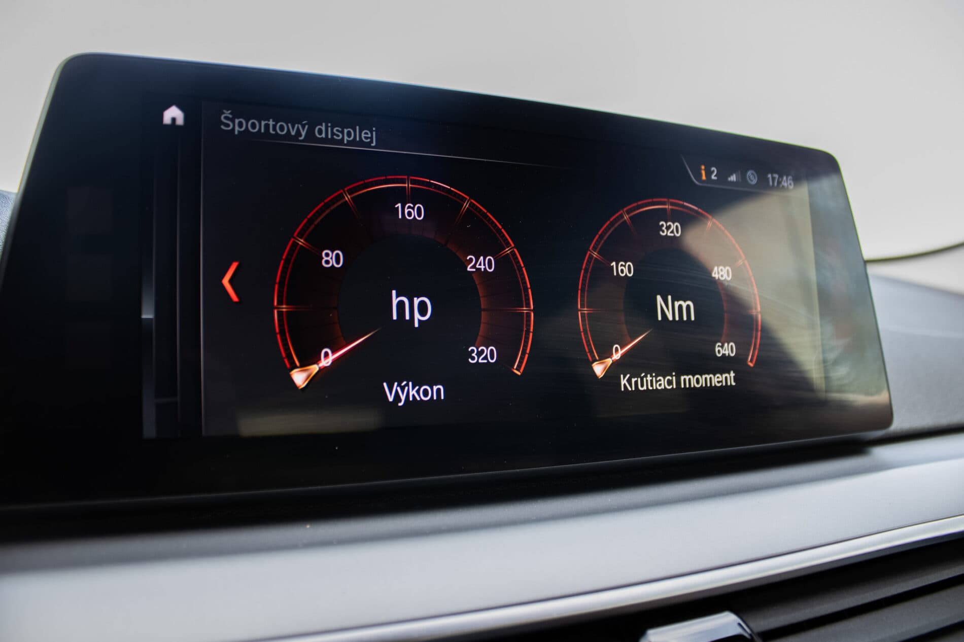 2017 BMW 530d, šedá kombi, 284 000 km