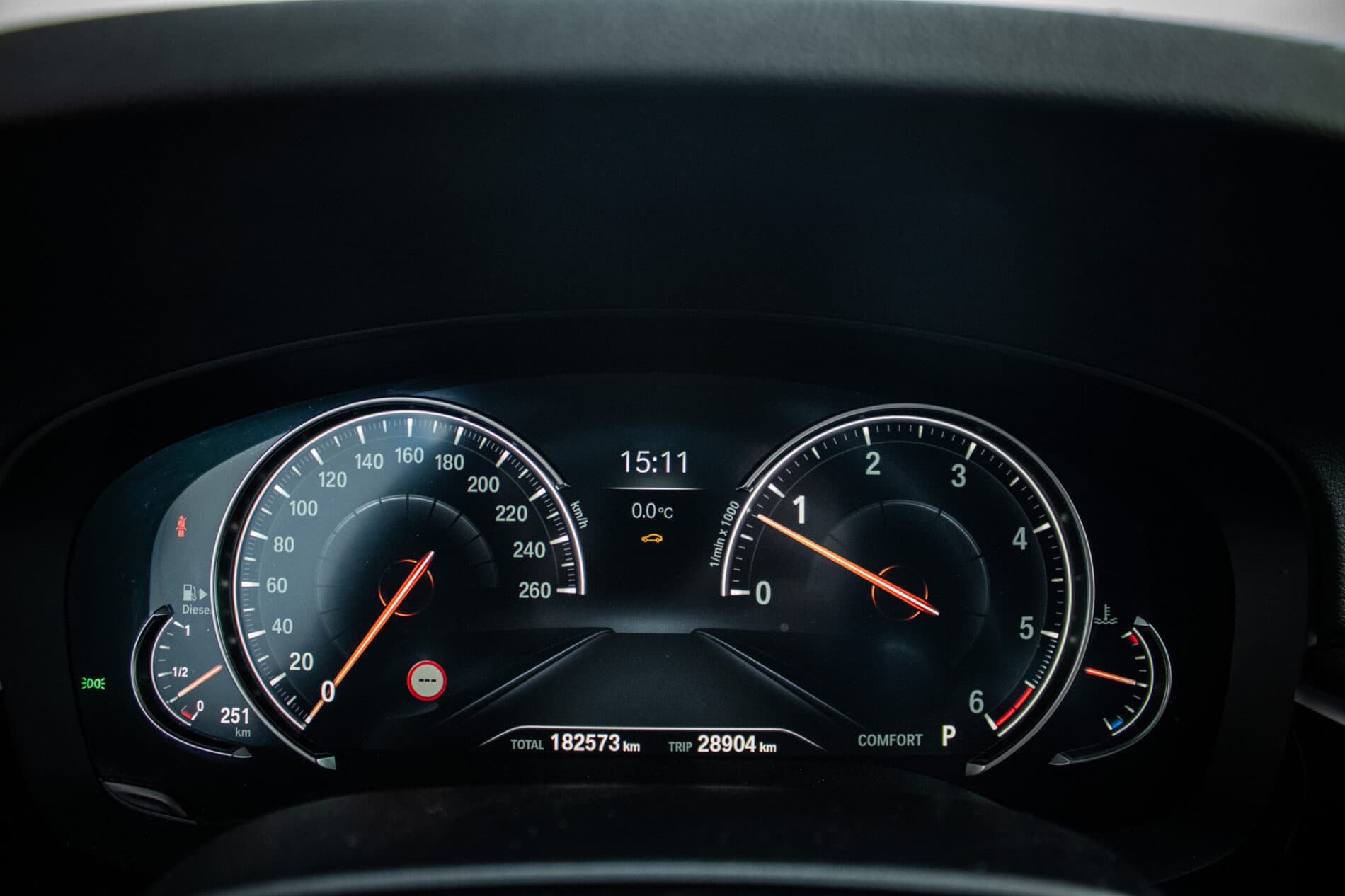 2017 BMW 540d, šedá sedan, 182 573 km
